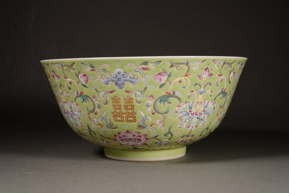 Green glazed pastel-scroll-shaped bowl with auspicious characters - 2