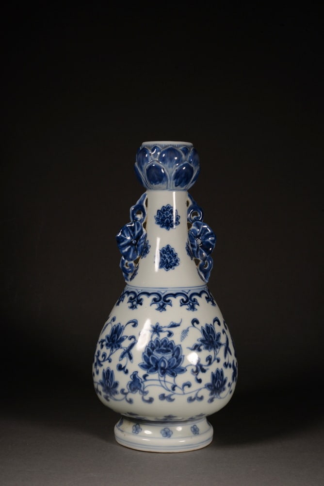 Blue and white scroll-leaf lotus vase - 4