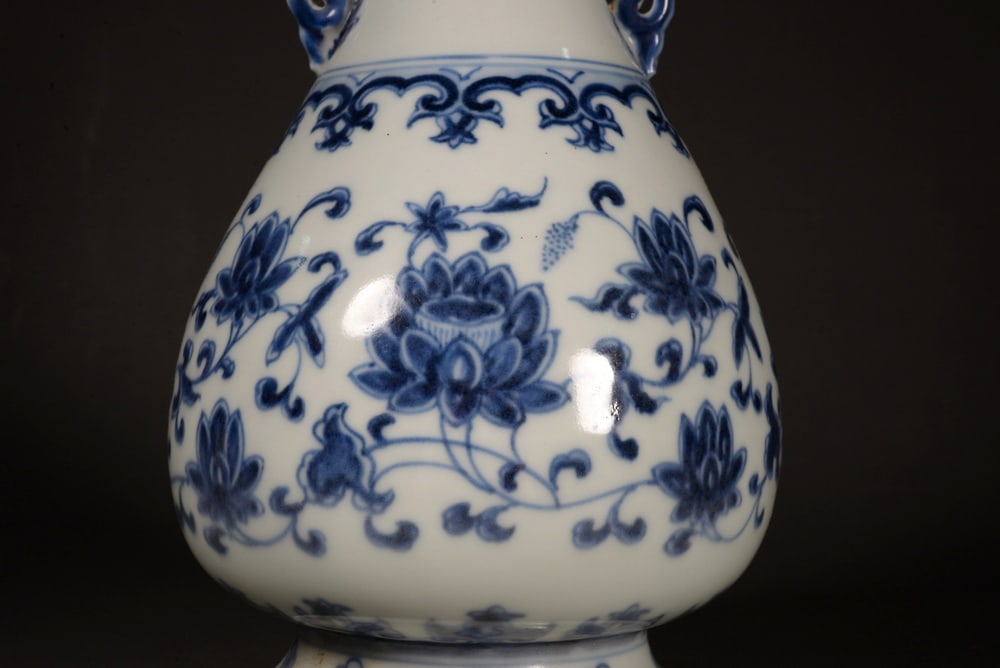 Blue and white scroll-leaf lotus vase - 6