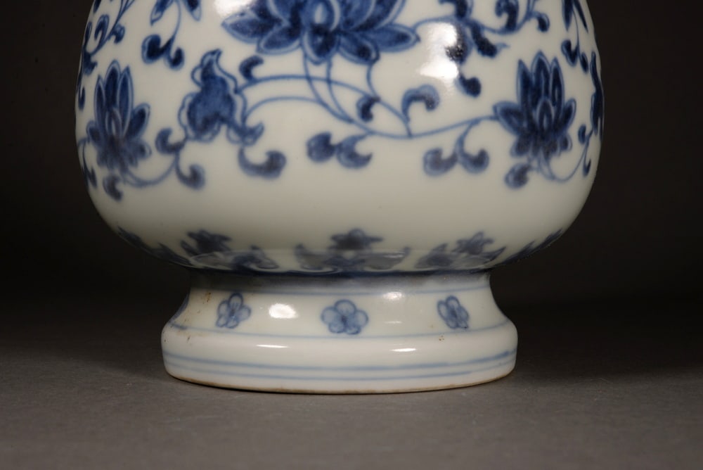Blue and white scroll-leaf lotus vase - 7