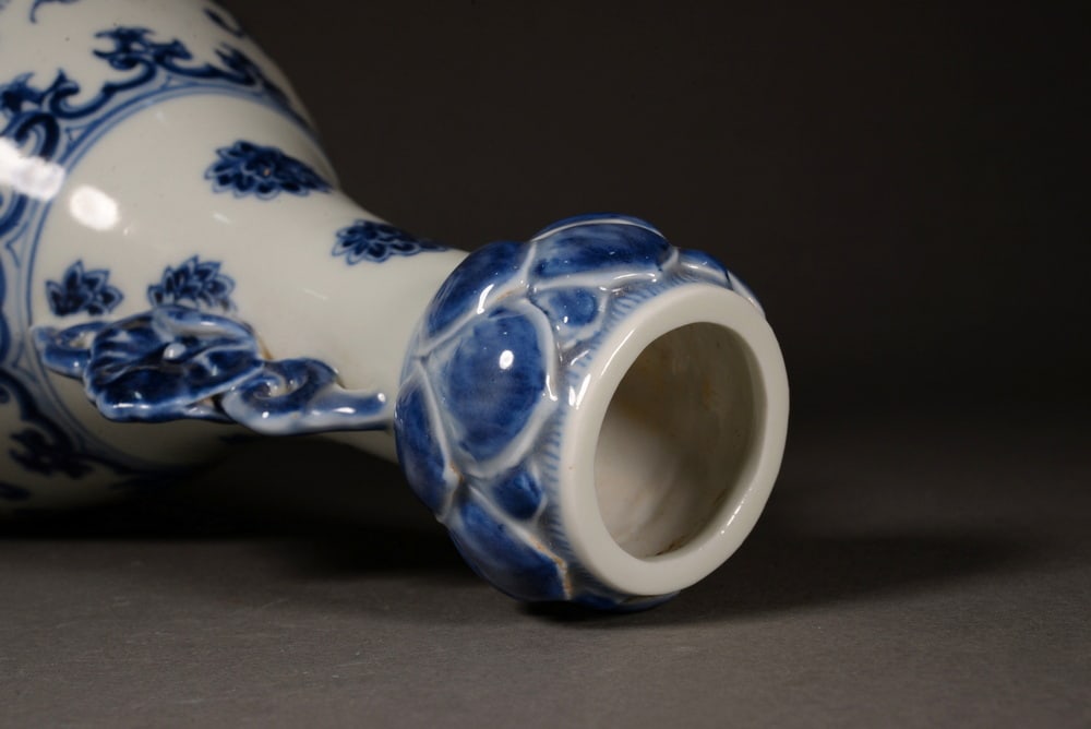 Blue and white scroll-leaf lotus vase - 8