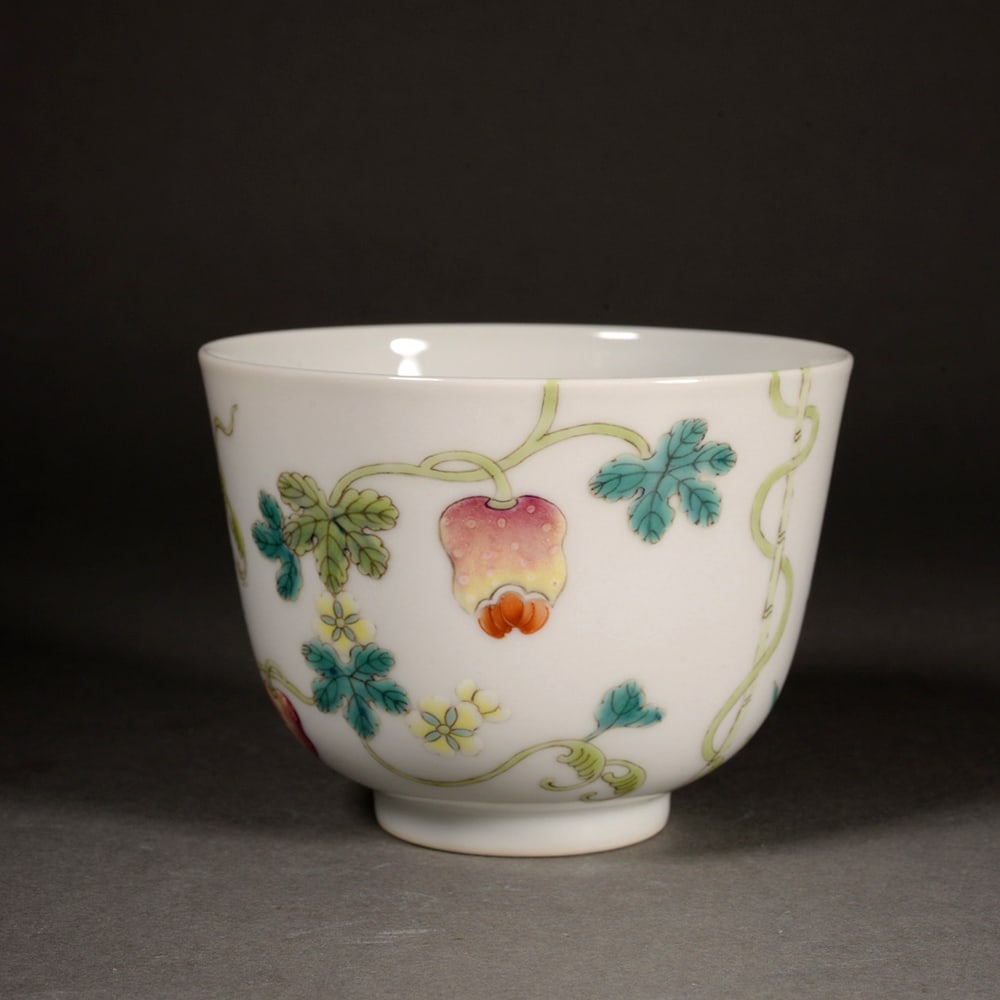 Pastel-colored patterned cup with melon design: Name Pastel-colored patterned cup with melon design Dimensions 6.6CM*9.2CM Condition Additional photographs and condition reports are available upon request as a courtesy to our clients. Any
