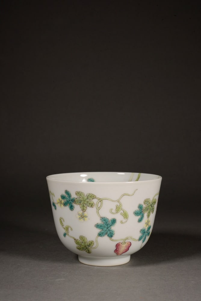Pastel-colored patterned cup with melon design - 2