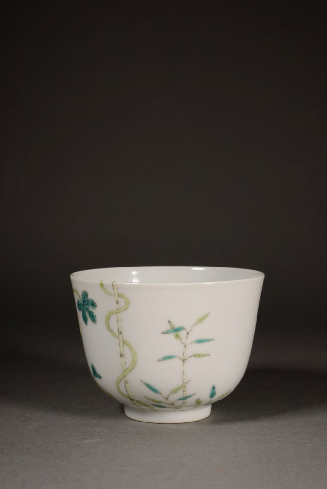 Pastel-colored patterned cup with melon design - 4