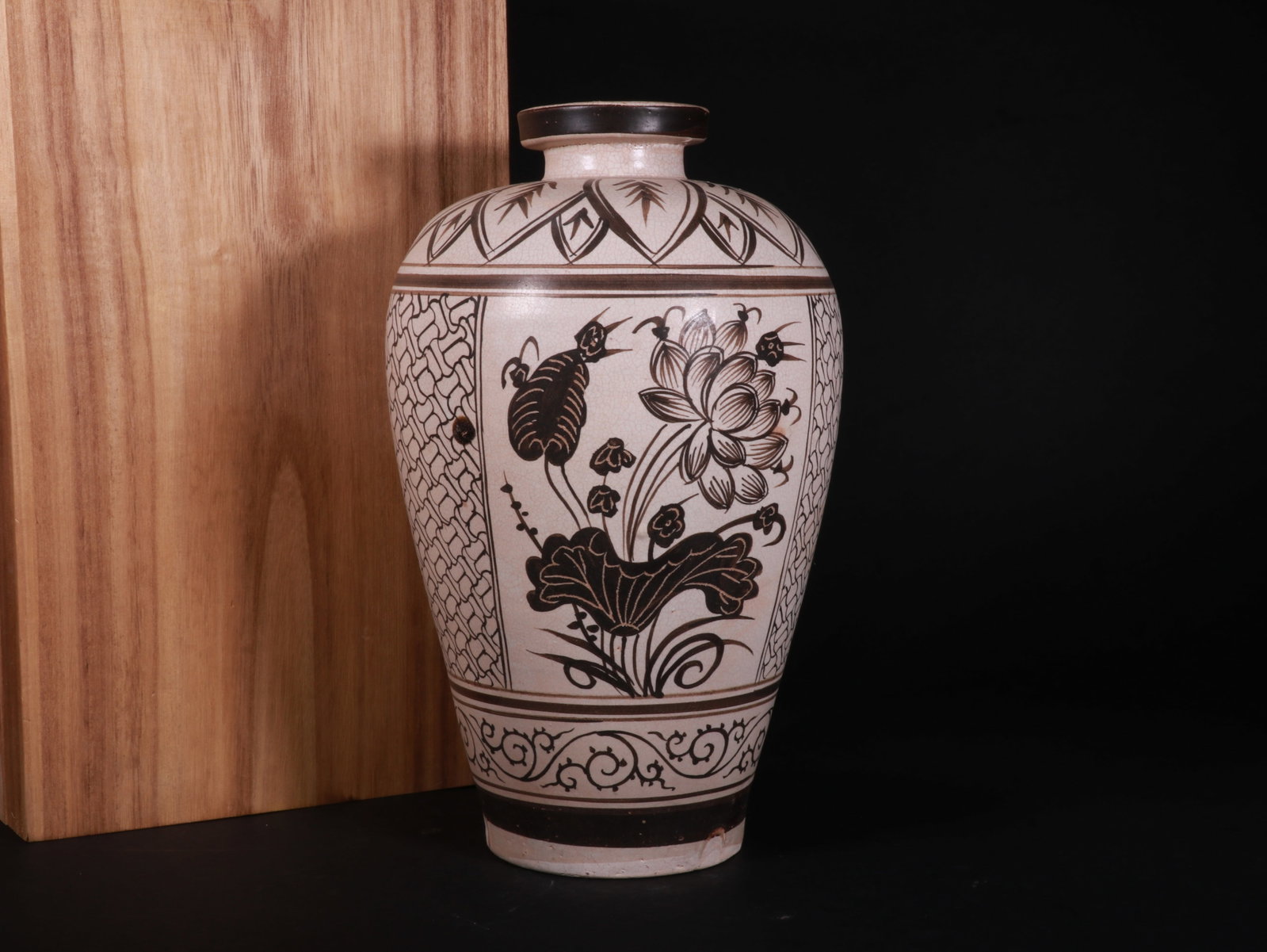 Jizhou Kiln Flower Pattern Vase - 3