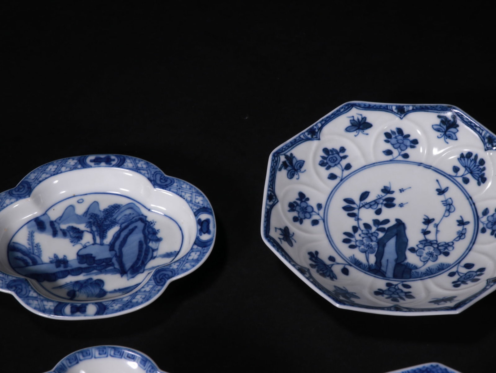 Blue and white floral-patterned cup - 2