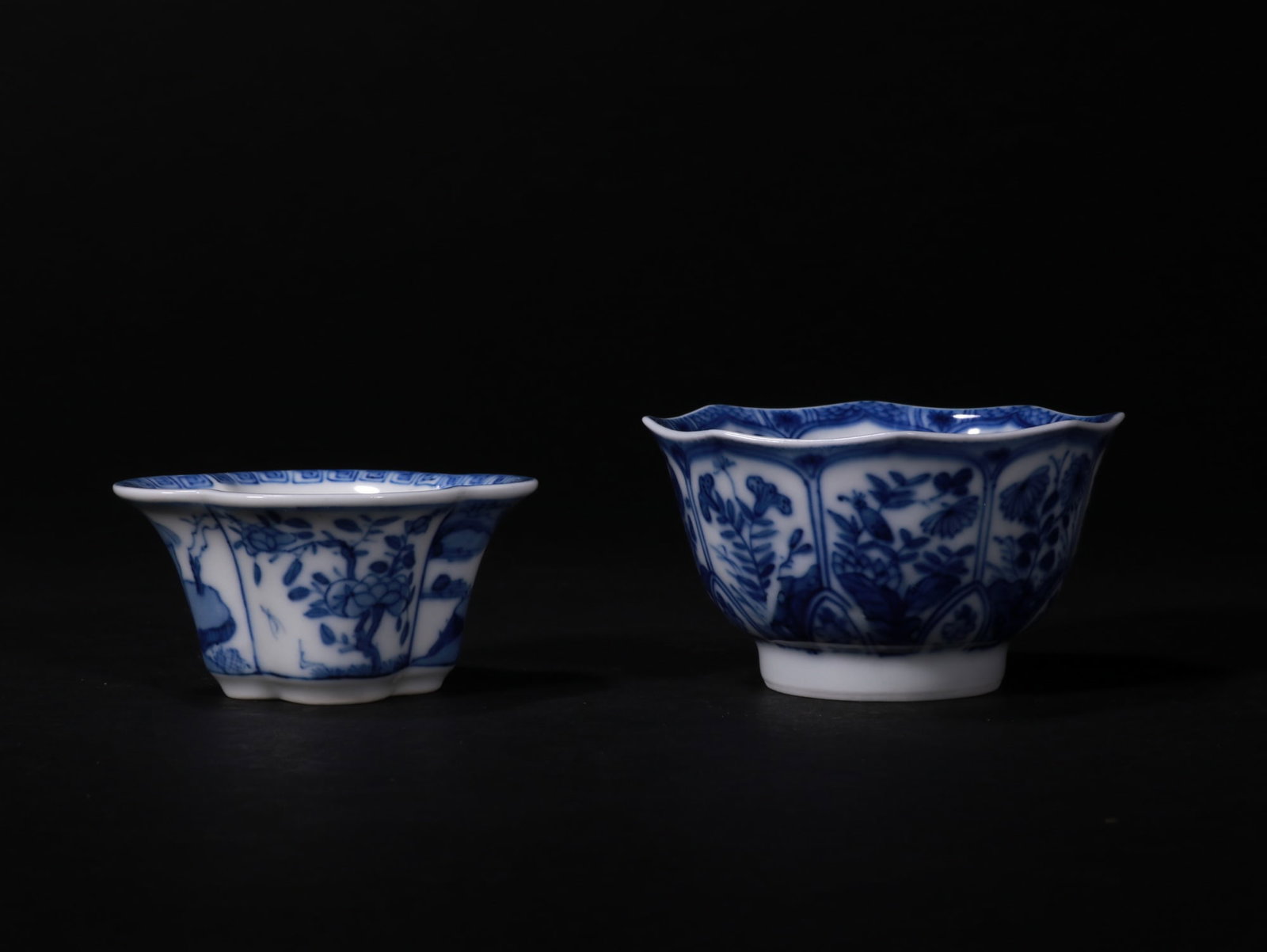 Blue and white floral-patterned cup - 3