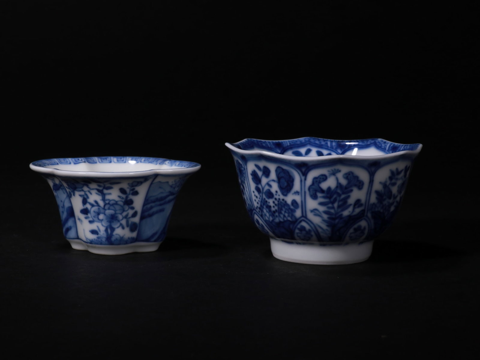 Blue and white floral-patterned cup - 4