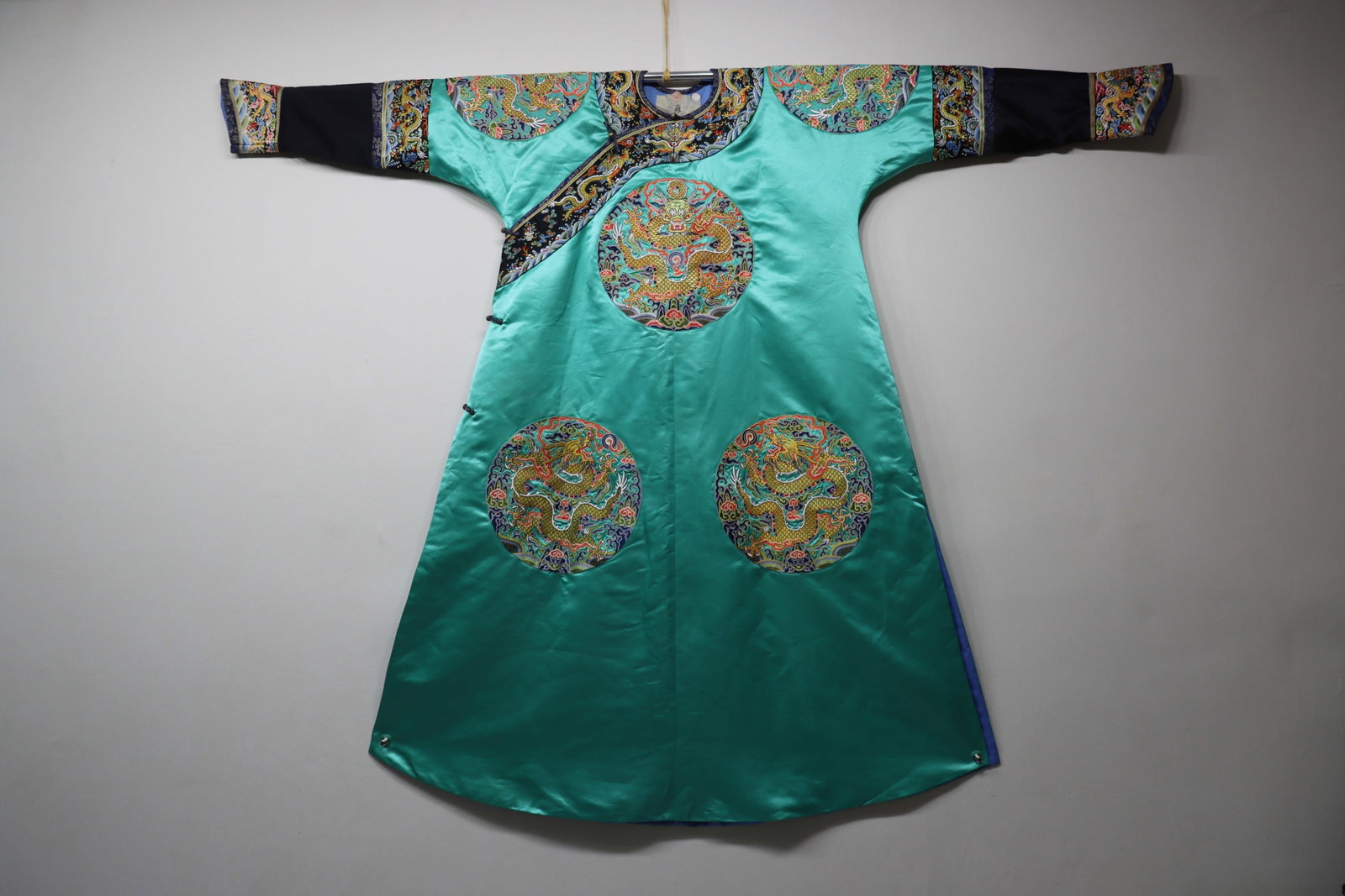 Dragon-pattern embroidery - 2