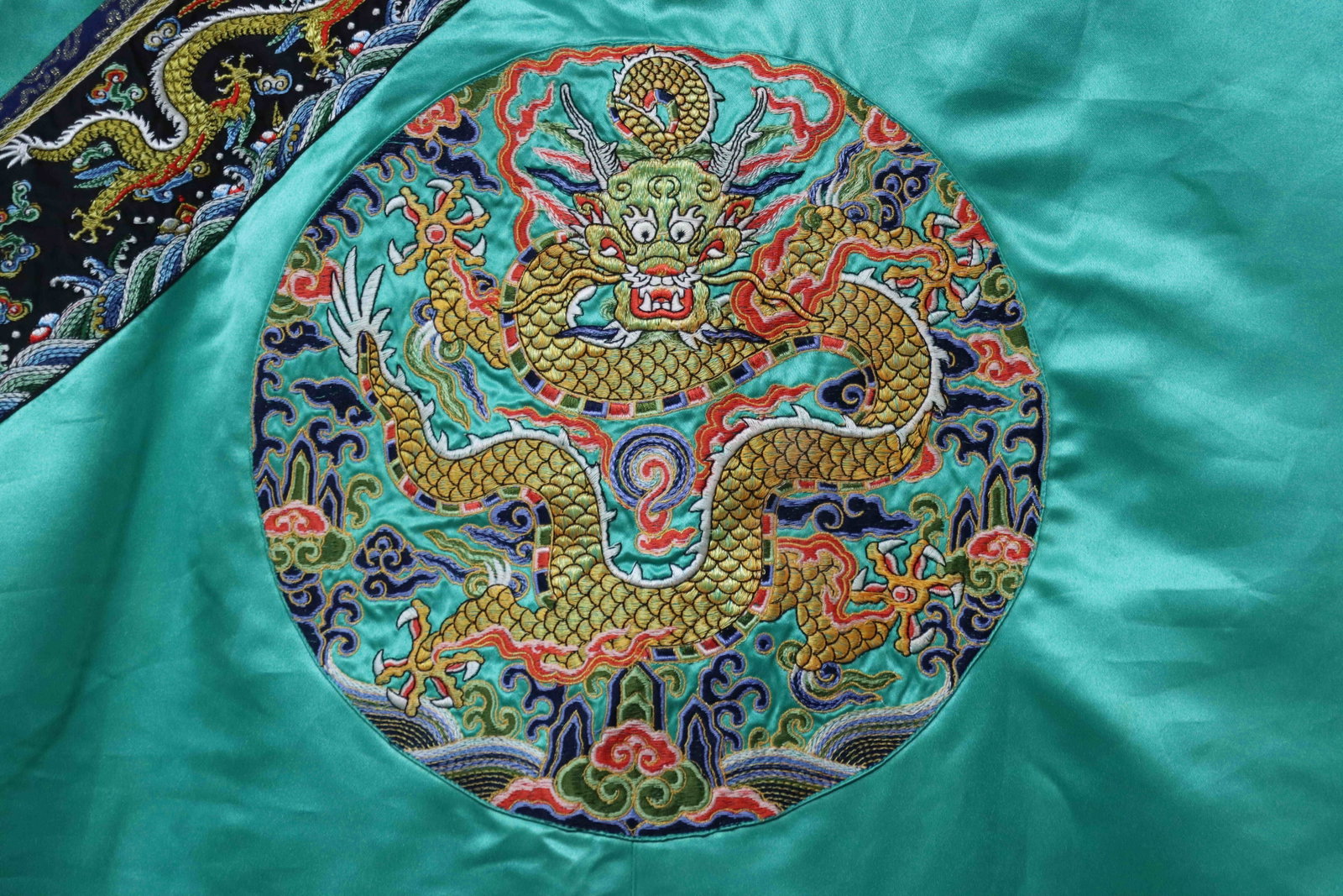 Dragon-pattern embroidery - 5