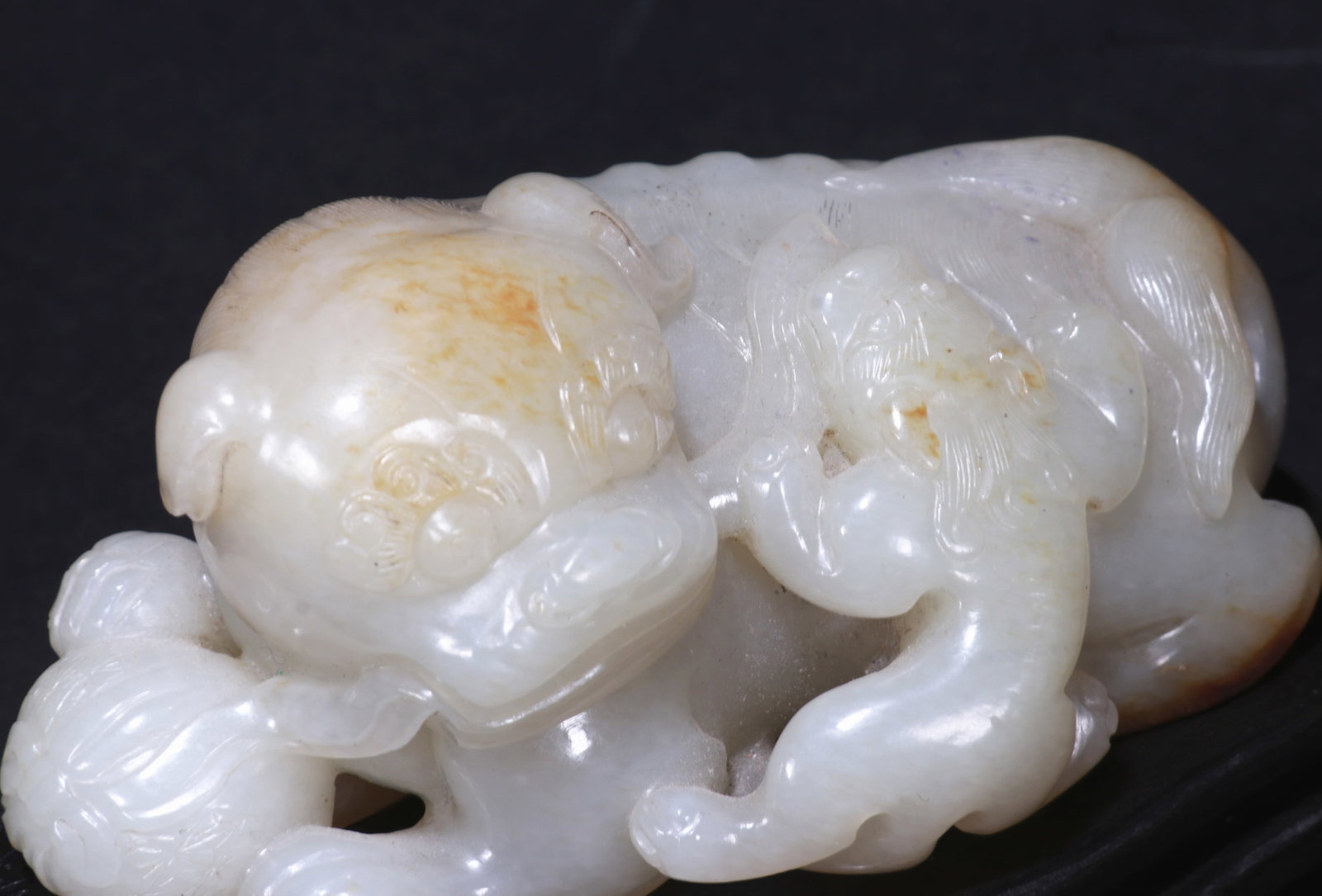 White jade lion figurine - 11