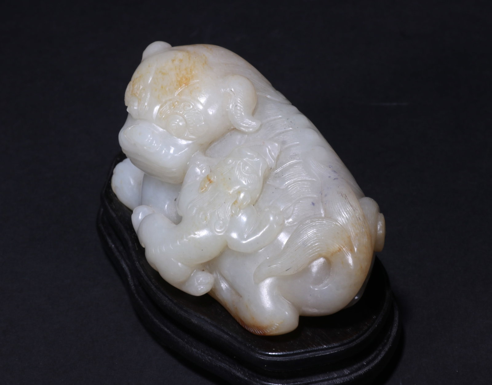 White jade lion figurine - 12