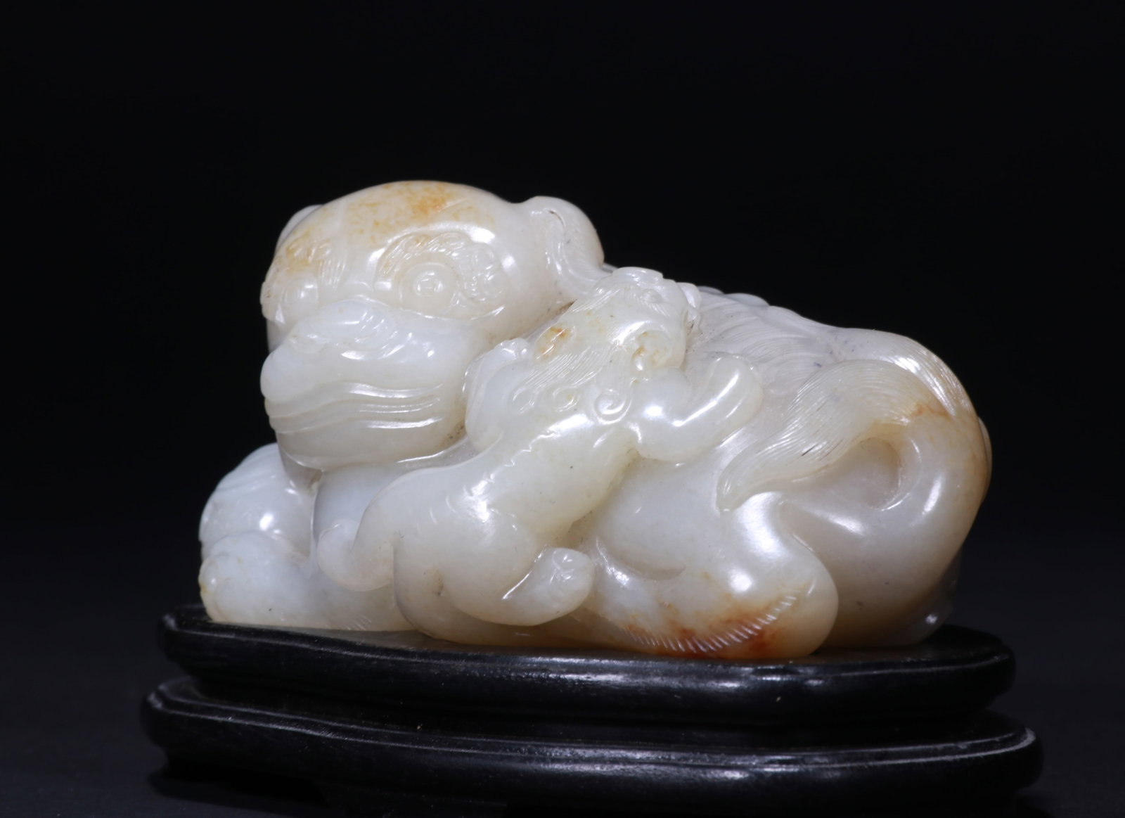 White jade lion figurine - 3