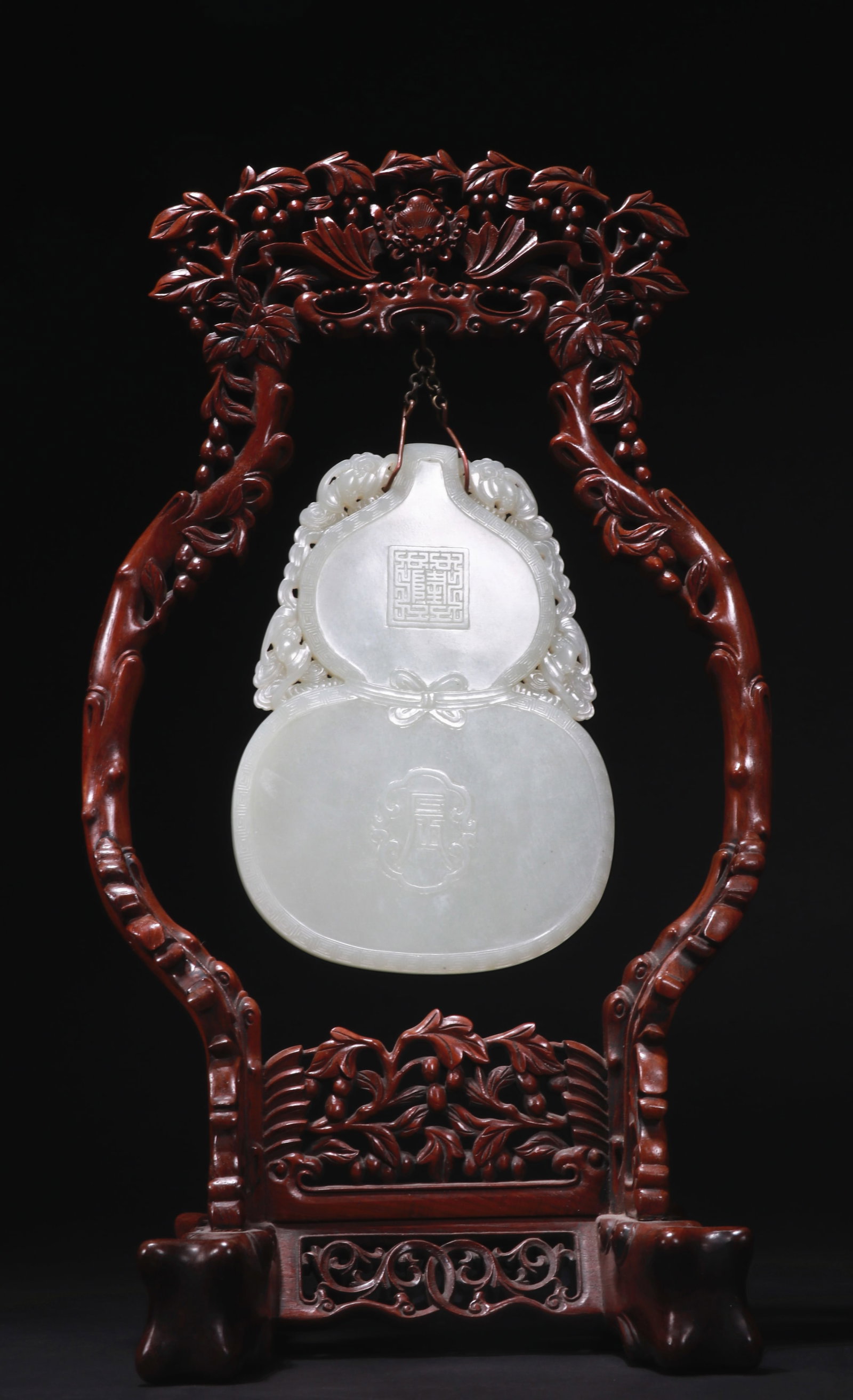 White Jade Huulu Hanging Screen: Name White Jade Huulu Hanging Screen Dimensions H 10CM D 10.5CM Condition Additional photographs and condition reports are available upon request as a courtesy to our clients. Any condition report
