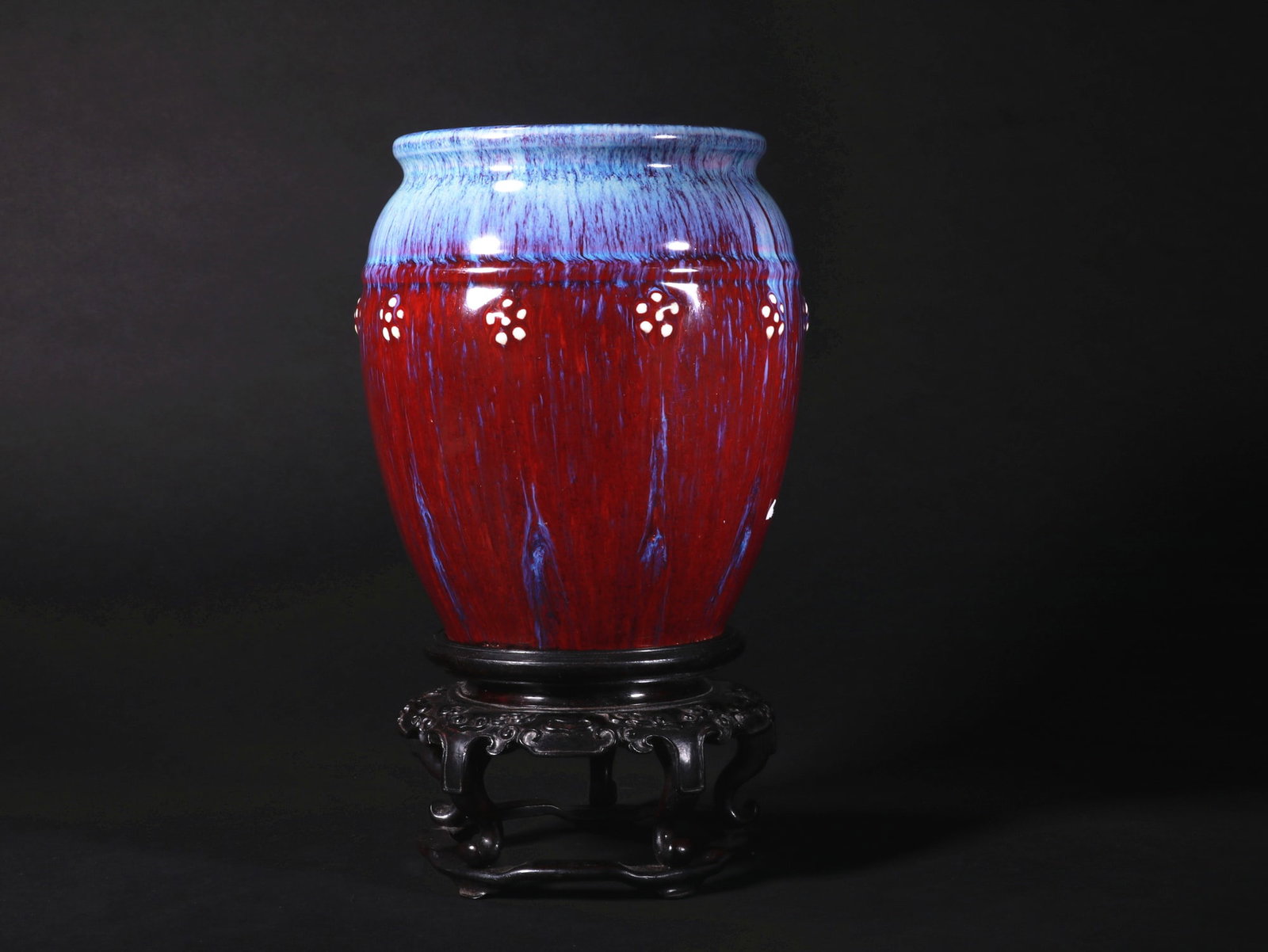 Glazed pottery cylinder: Name Glazed pottery cylinder Dimensions H??18CM*13CM Condition Additional photographs and condition reports are available upon request as a courtesy to our clients. Any condition report represents an