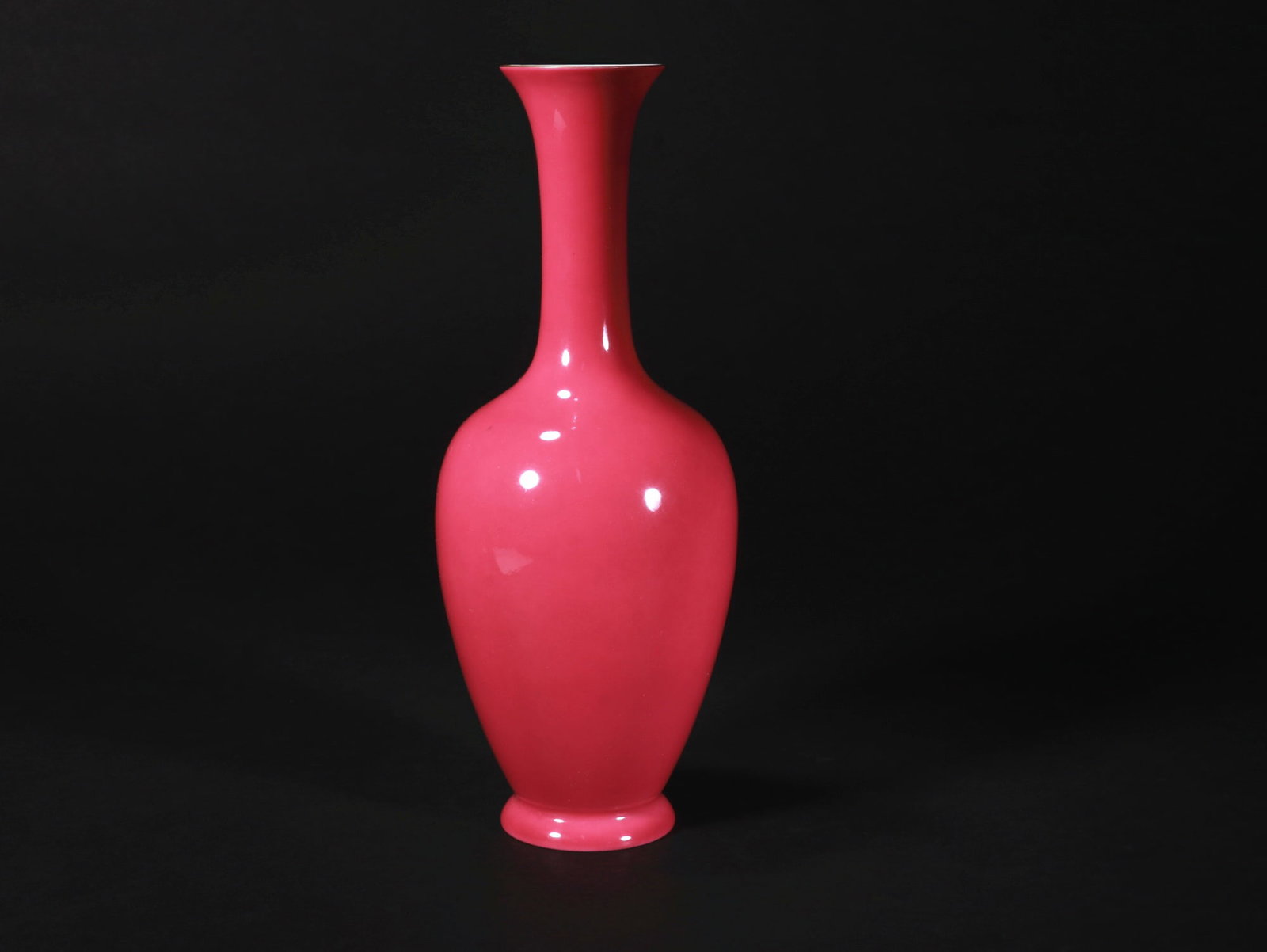 Red-glazed bottle: Name Red-glazed bottle Dimensions H??23CM Condition Additional photographs and condition reports are available upon request as a courtesy to our clients. Any condition report represents an opinion