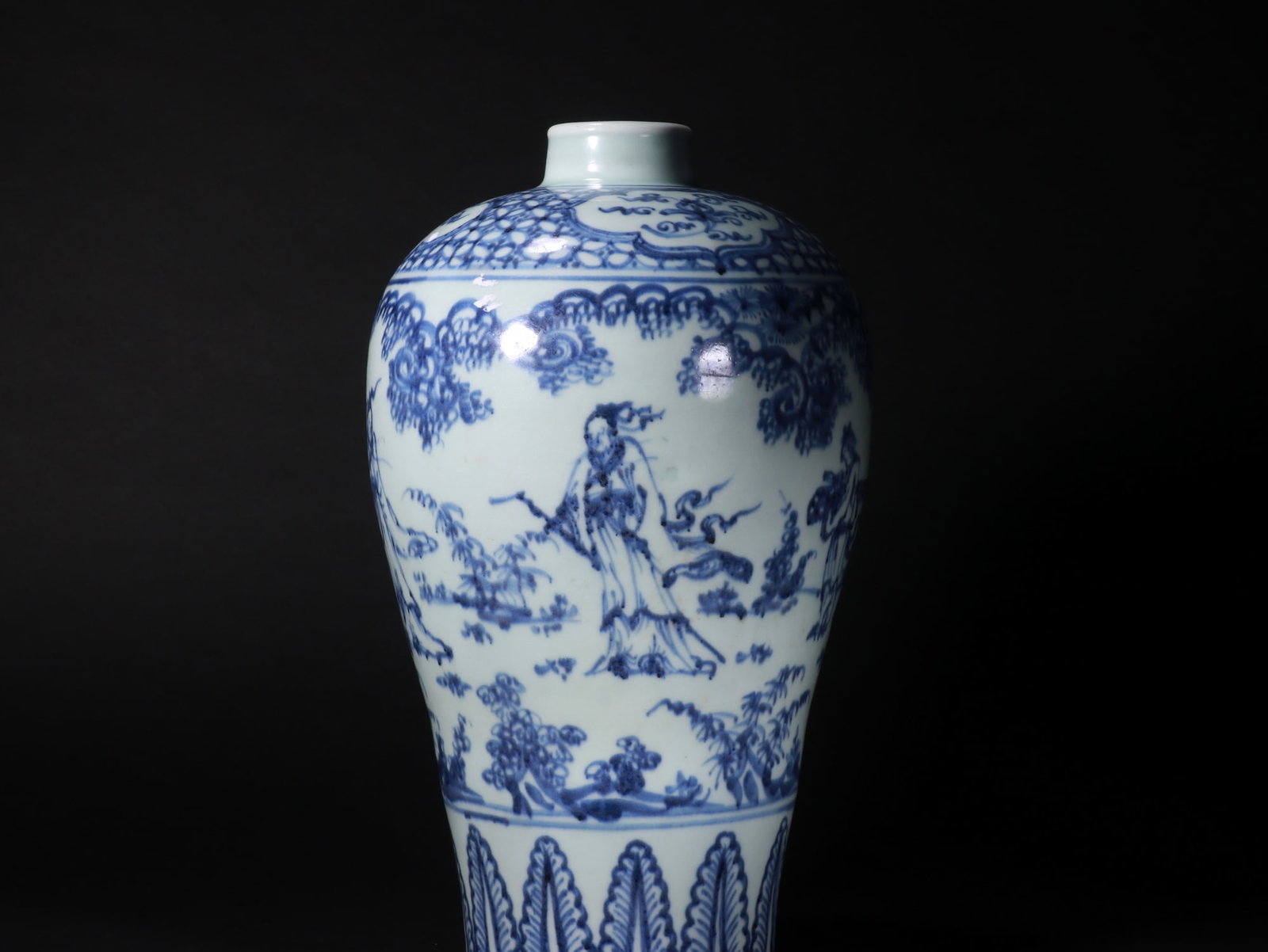 Blue-and-white figure vase - 2