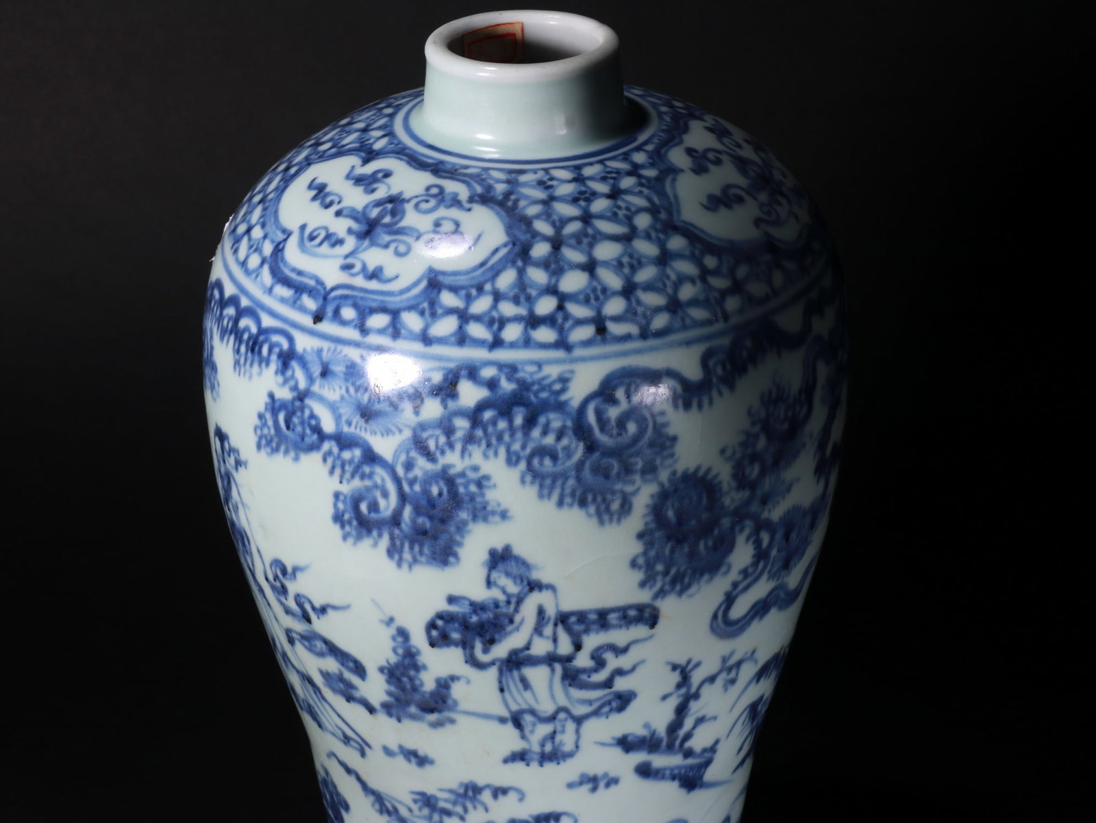 Blue-and-white figure vase - 3
