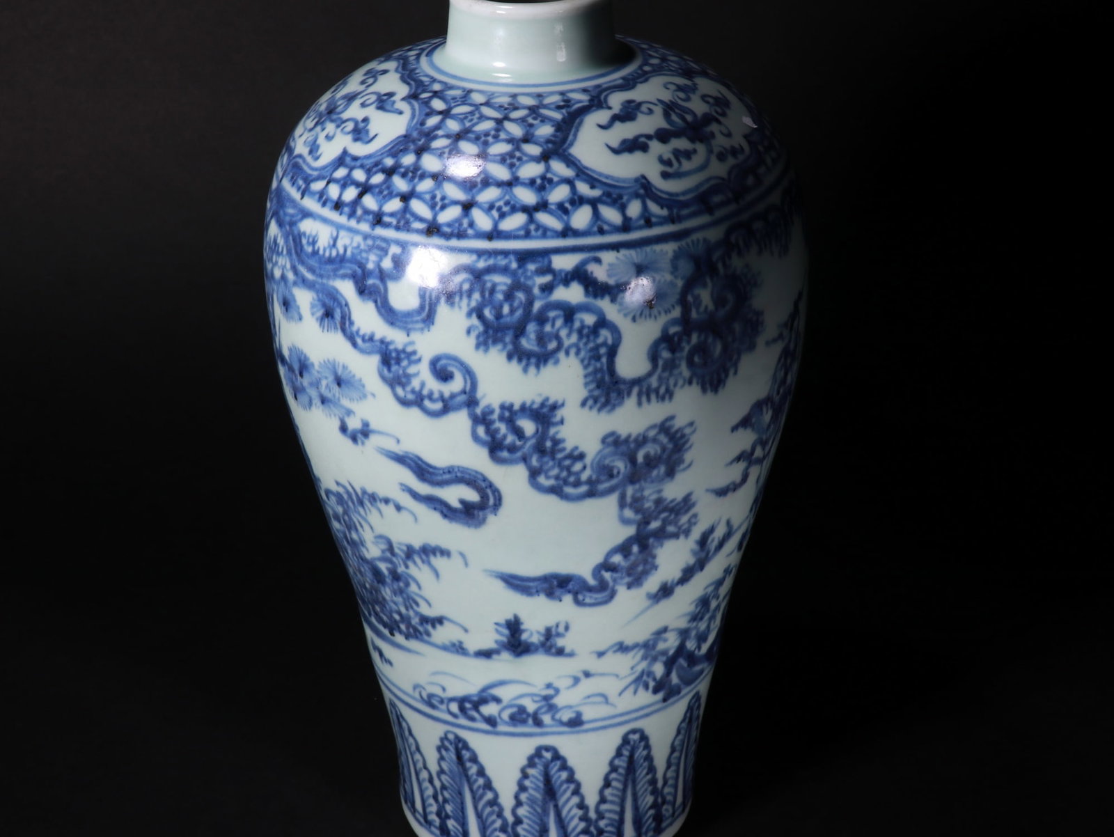 Blue-and-white figure vase - 7