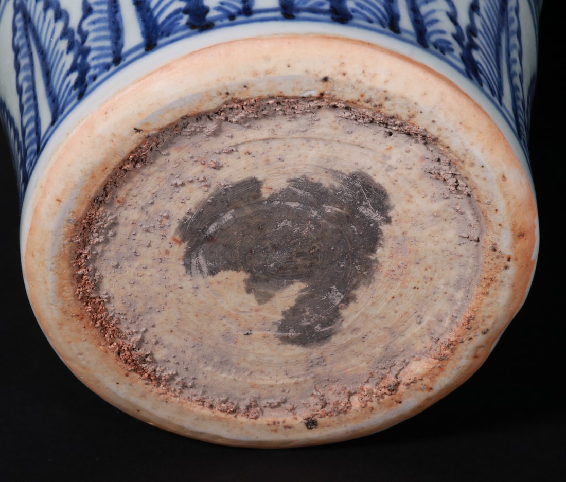 Blue-and-white figure vase - 9