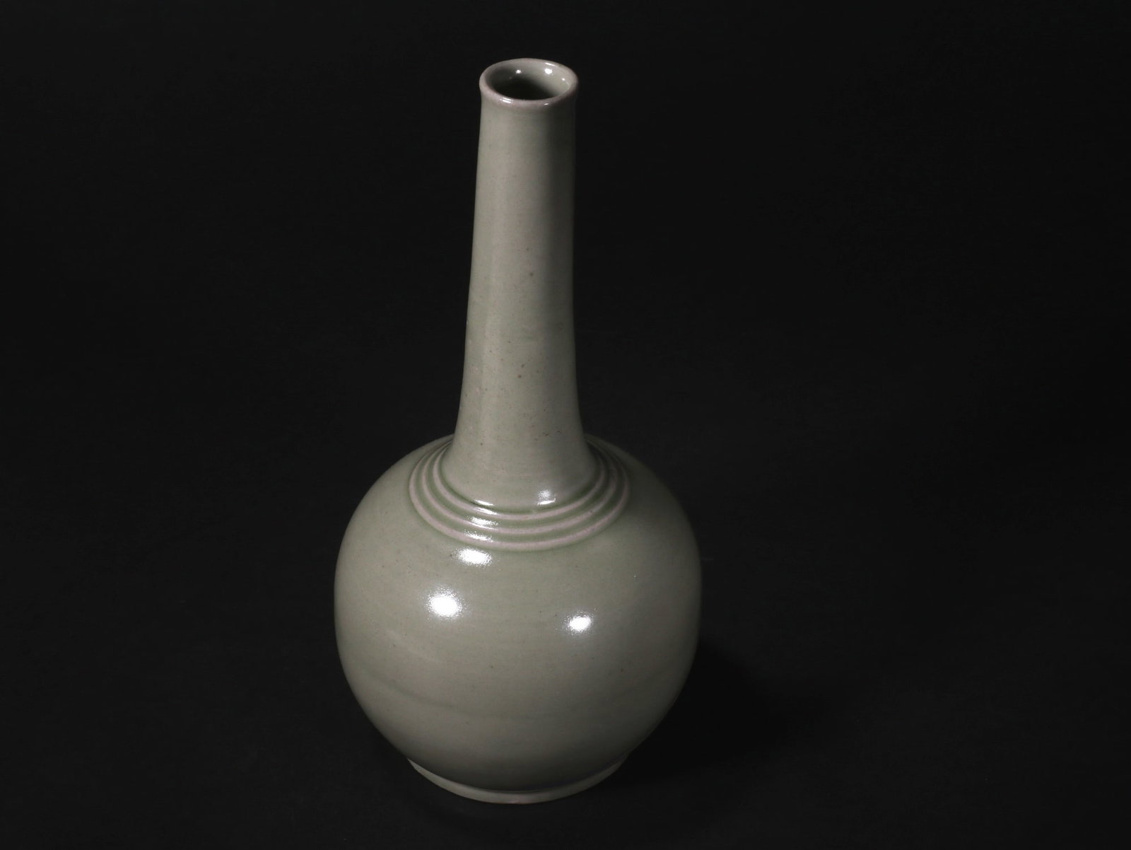 Yue Kiln Vase - 2