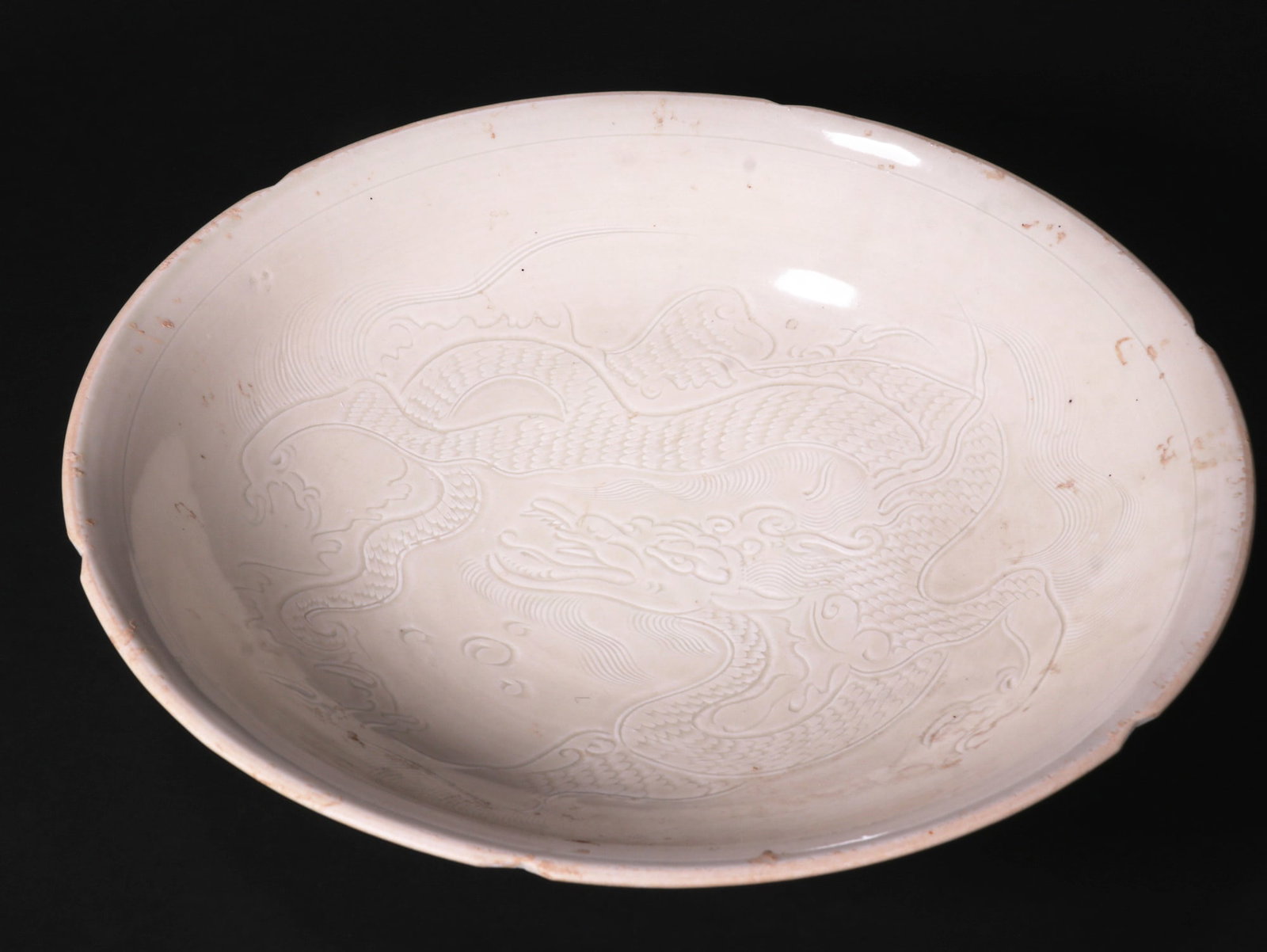 Ding Kiln Dragon Pattern Plate: Name Ding Kiln Dragon Pattern Plate Dimensions D??29CM Condition Additional photographs and condition reports are available upon request as a courtesy to our clients. Any condition r