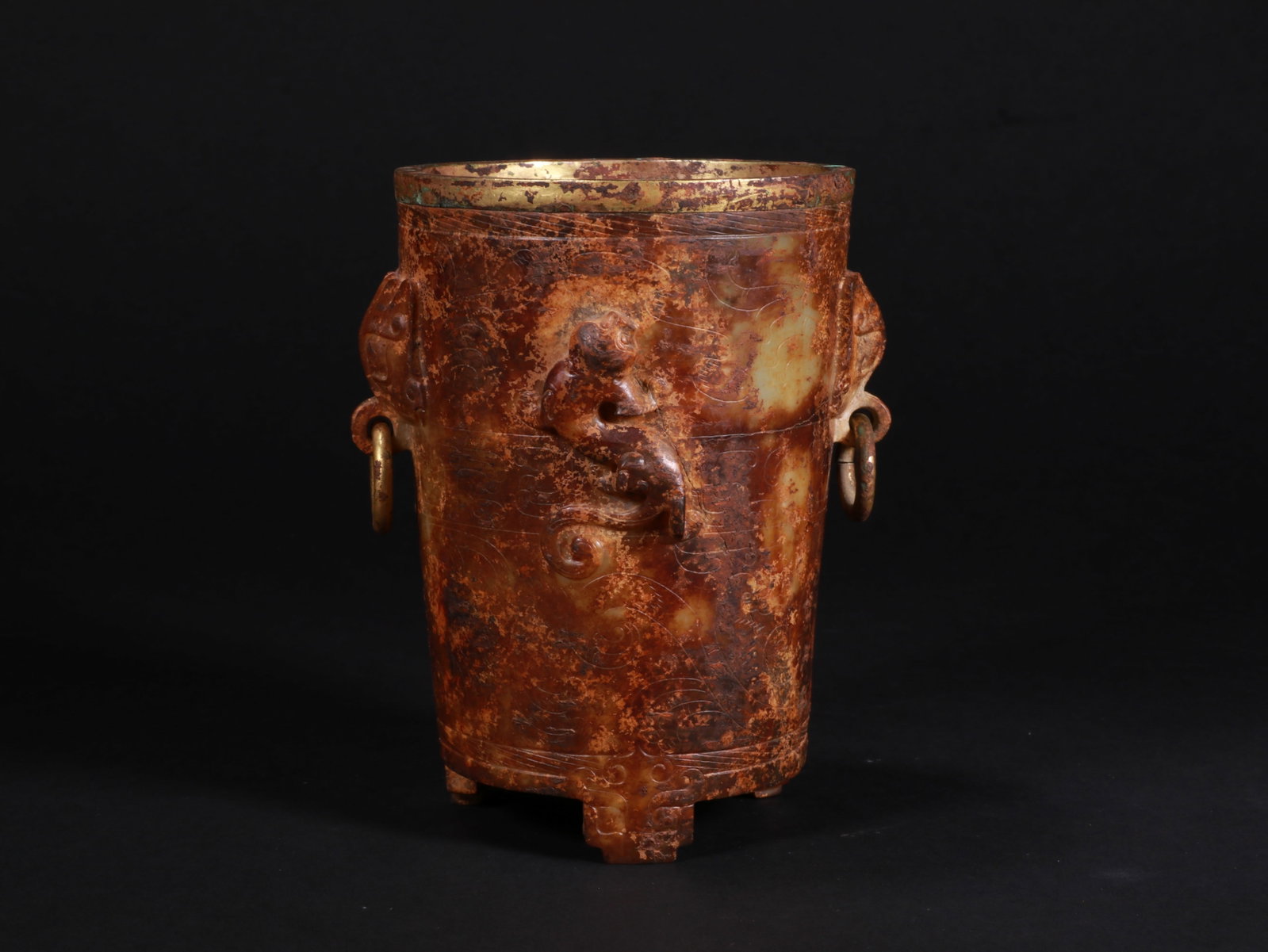 Beast-shaped jade cup: Name Beast-shaped jade cup Dimensions 14CM*9.5CM Condition Additional photographs and condition reports are available upon request as a courtesy to our clients. Any condition report represents an