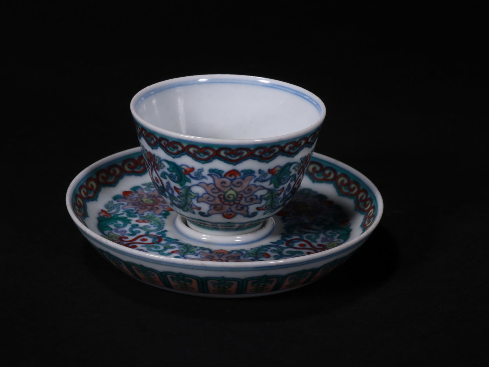 A set of doucai cups featuring butterflies: Name A set of doucai cups featuring butterflies Dimensions 10CM*4.5CM Condition Additional photographs and condition reports are available upon request as a courtesy to our clients. Any condition