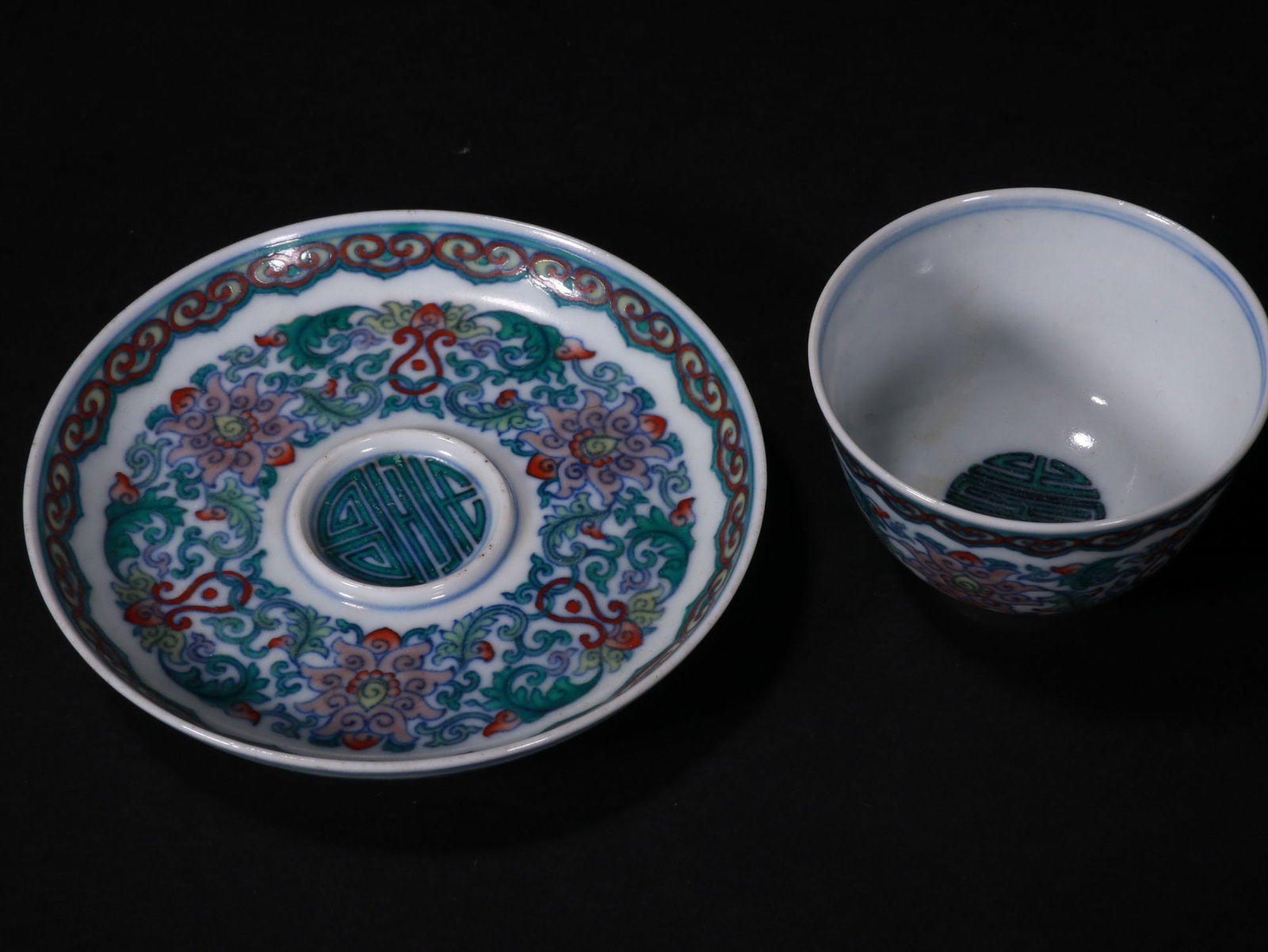 A set of doucai cups featuring butterflies - 2