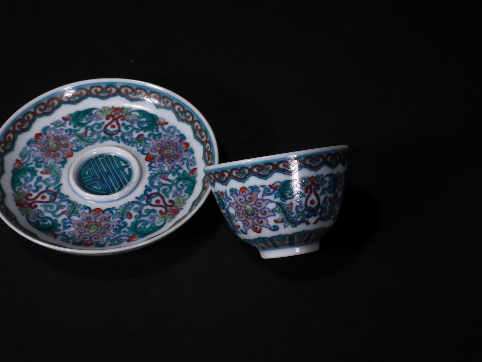 A set of doucai cups featuring butterflies - 3