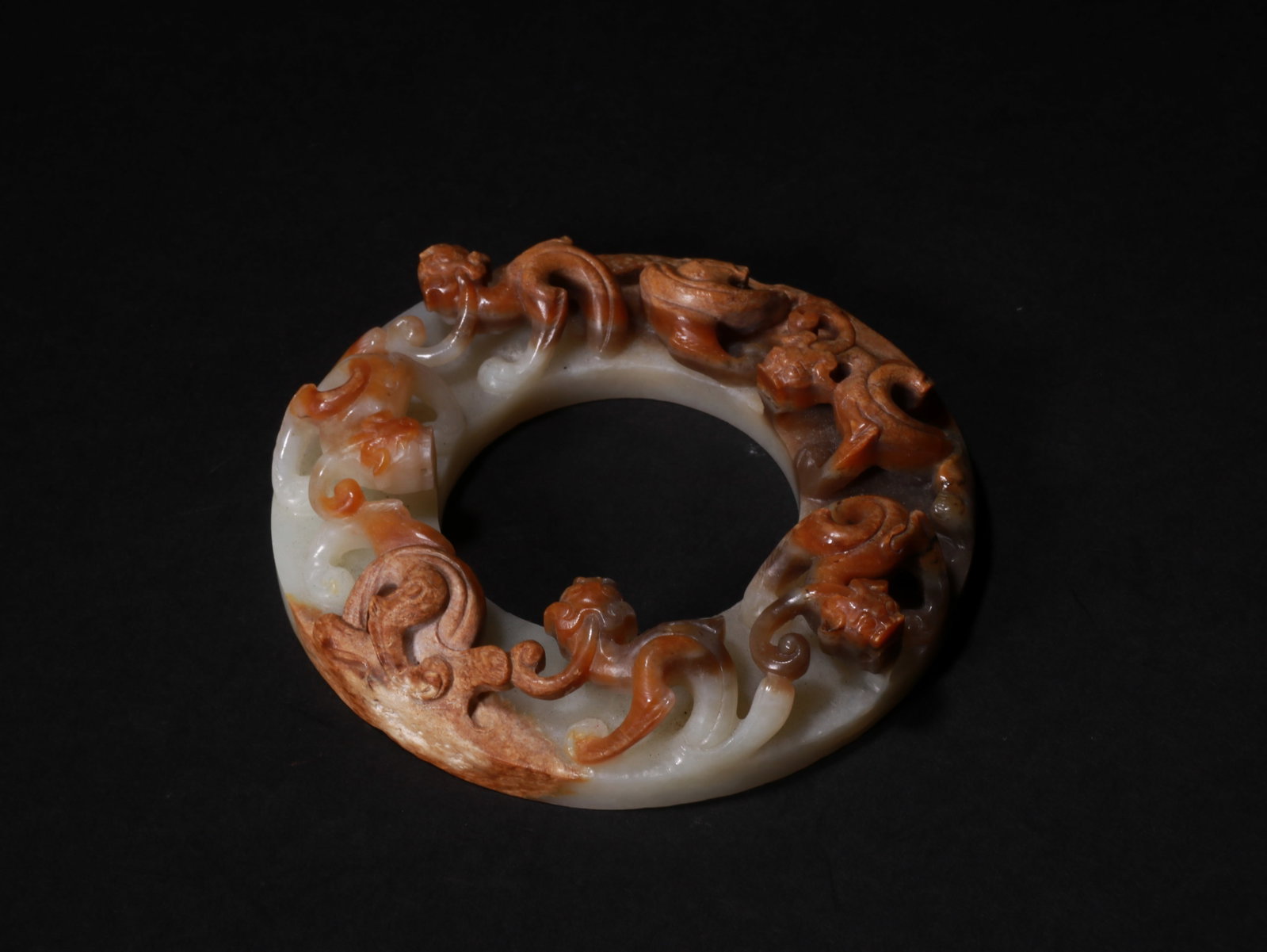 Dragon-pattern jade disc - 2