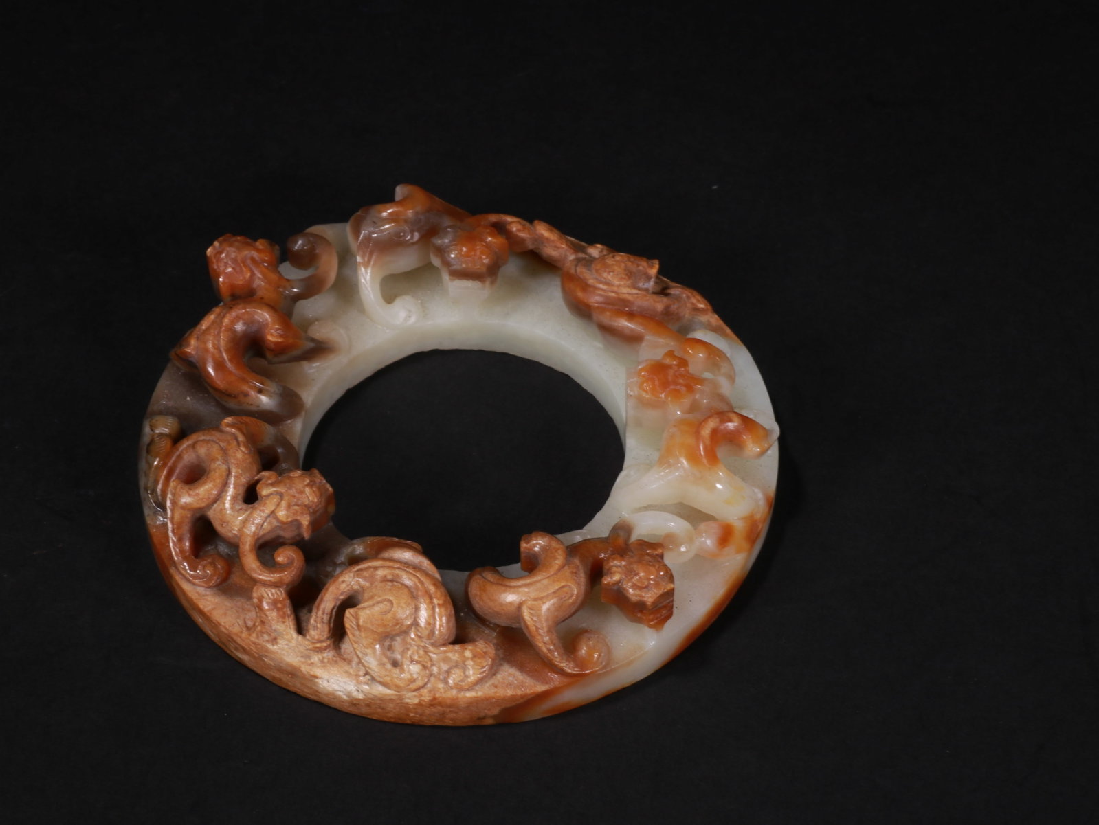 Dragon-pattern jade disc - 4