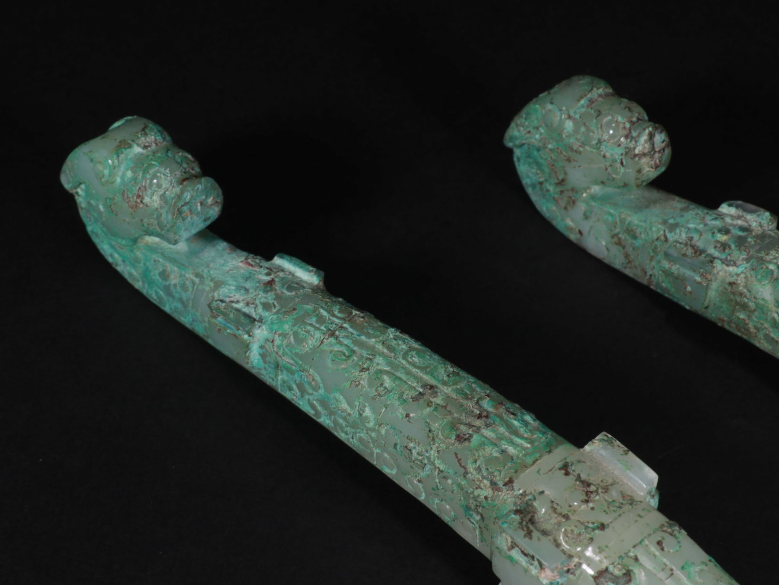 A pair of dragon-shaped hooks - 2