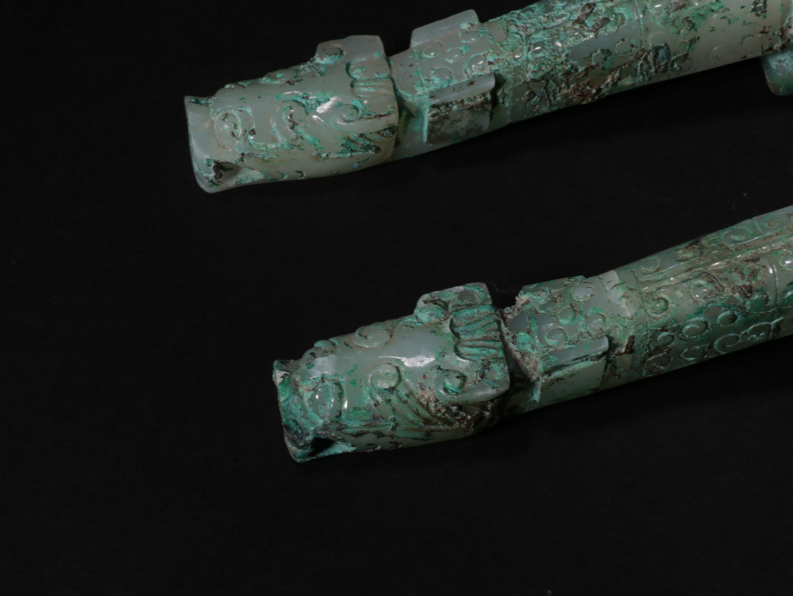 A pair of dragon-shaped hooks - 5