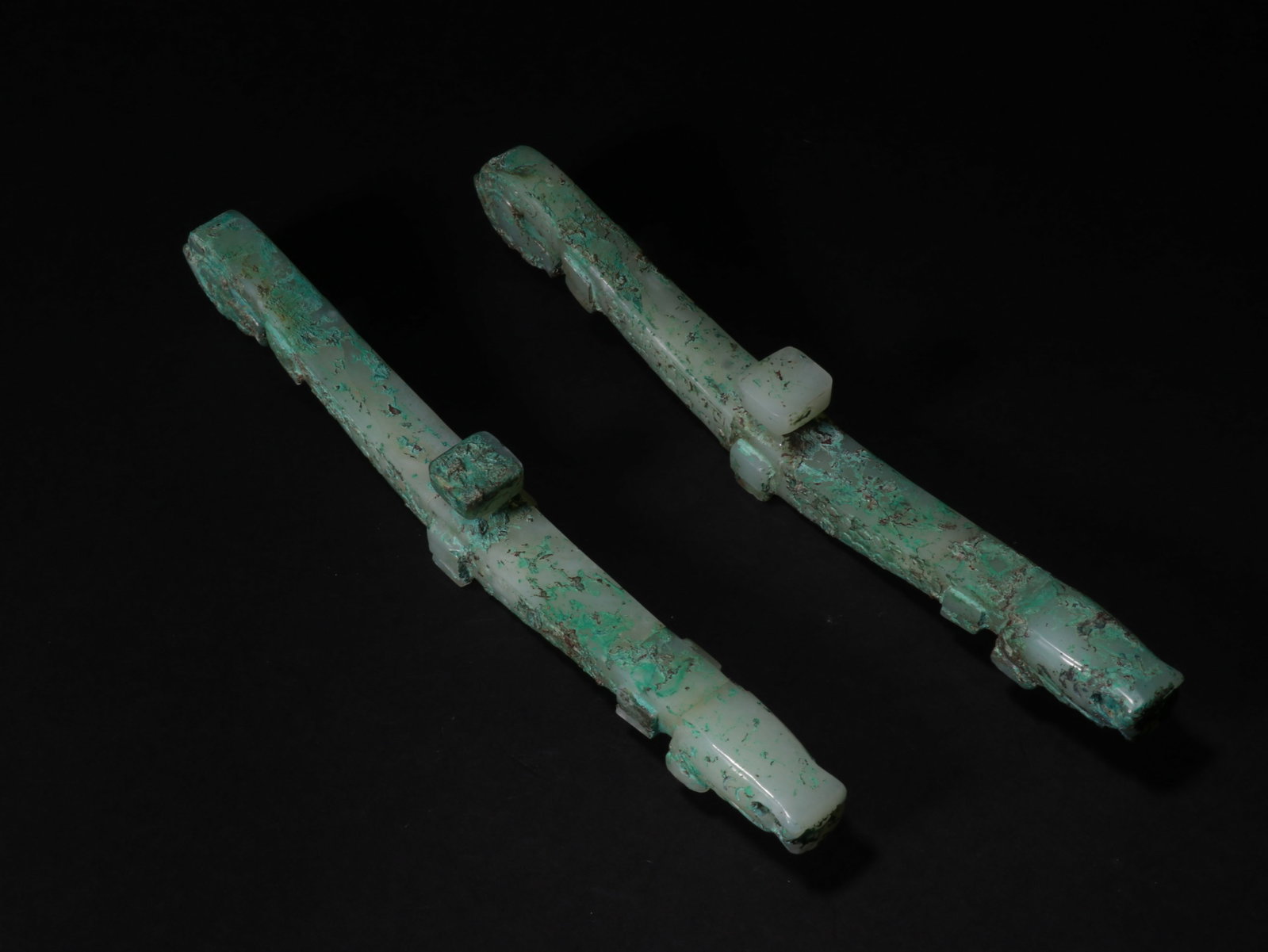 A pair of dragon-shaped hooks - 6