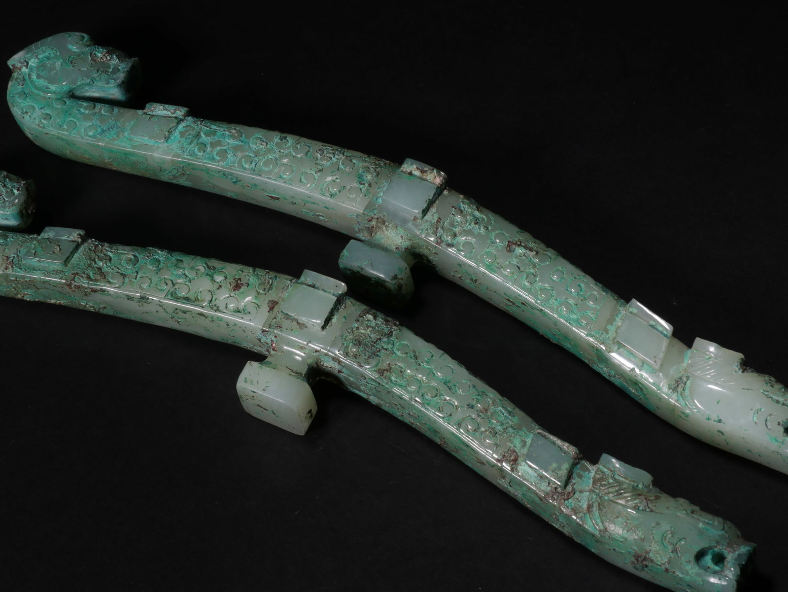 A pair of dragon-shaped hooks - 7