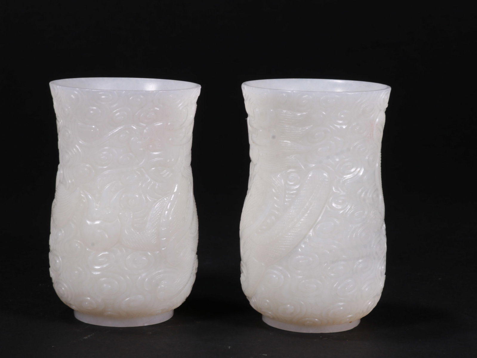 A pair of white jade cups - 2