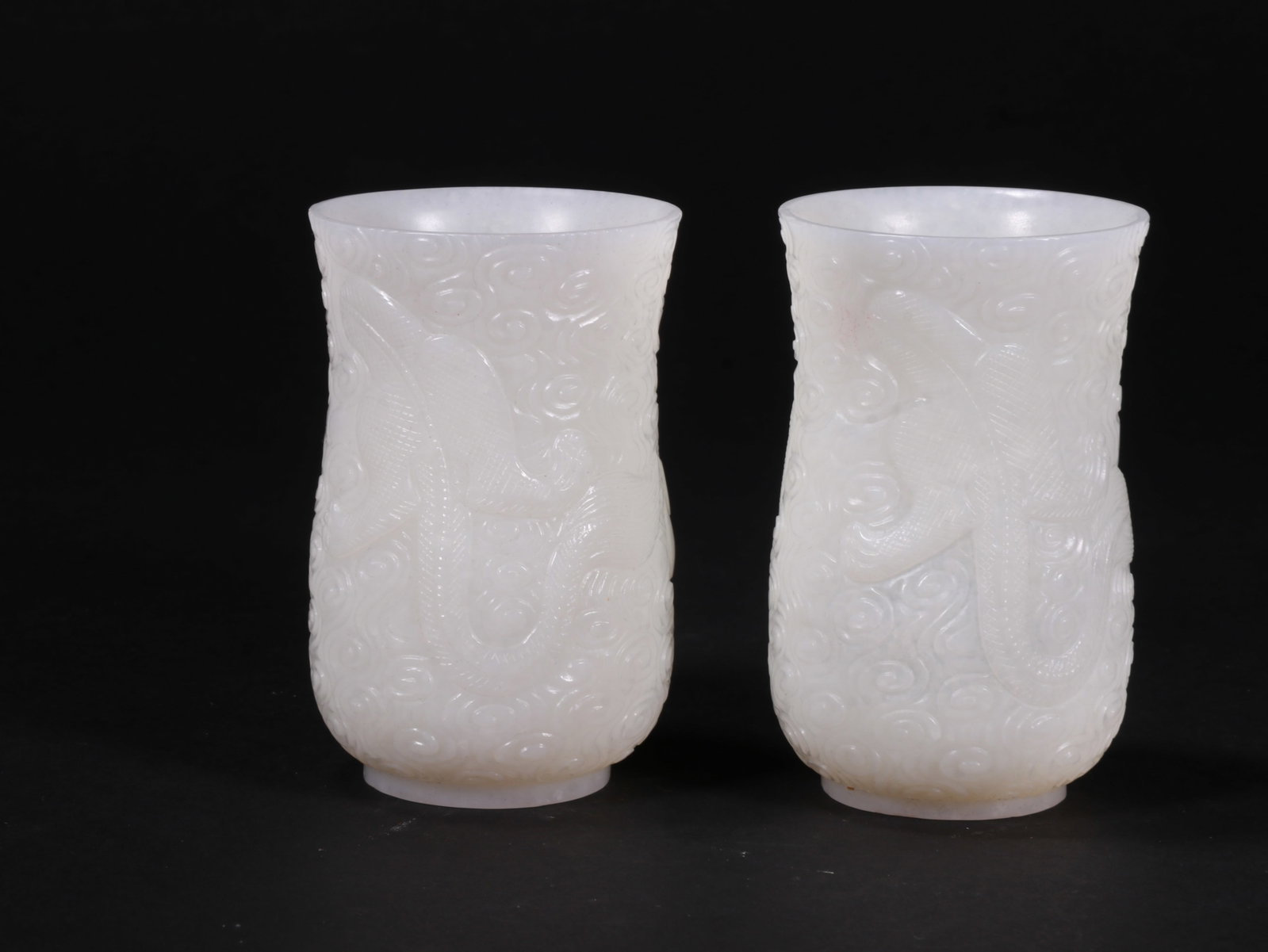 A pair of white jade cups - 3