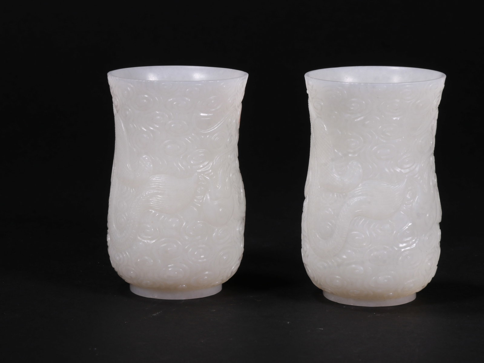 A pair of white jade cups - 4