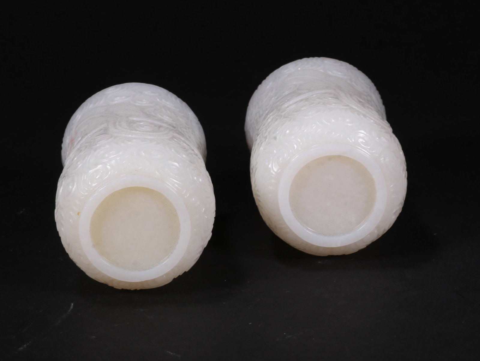 A pair of white jade cups - 7