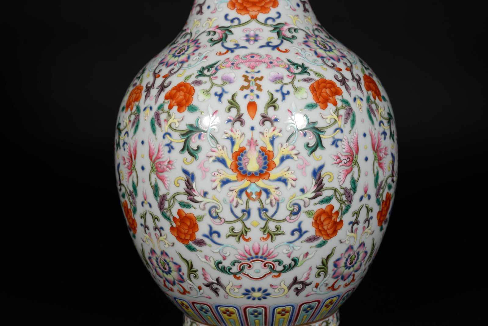 Pastel-colored floral-patterned vase - 9