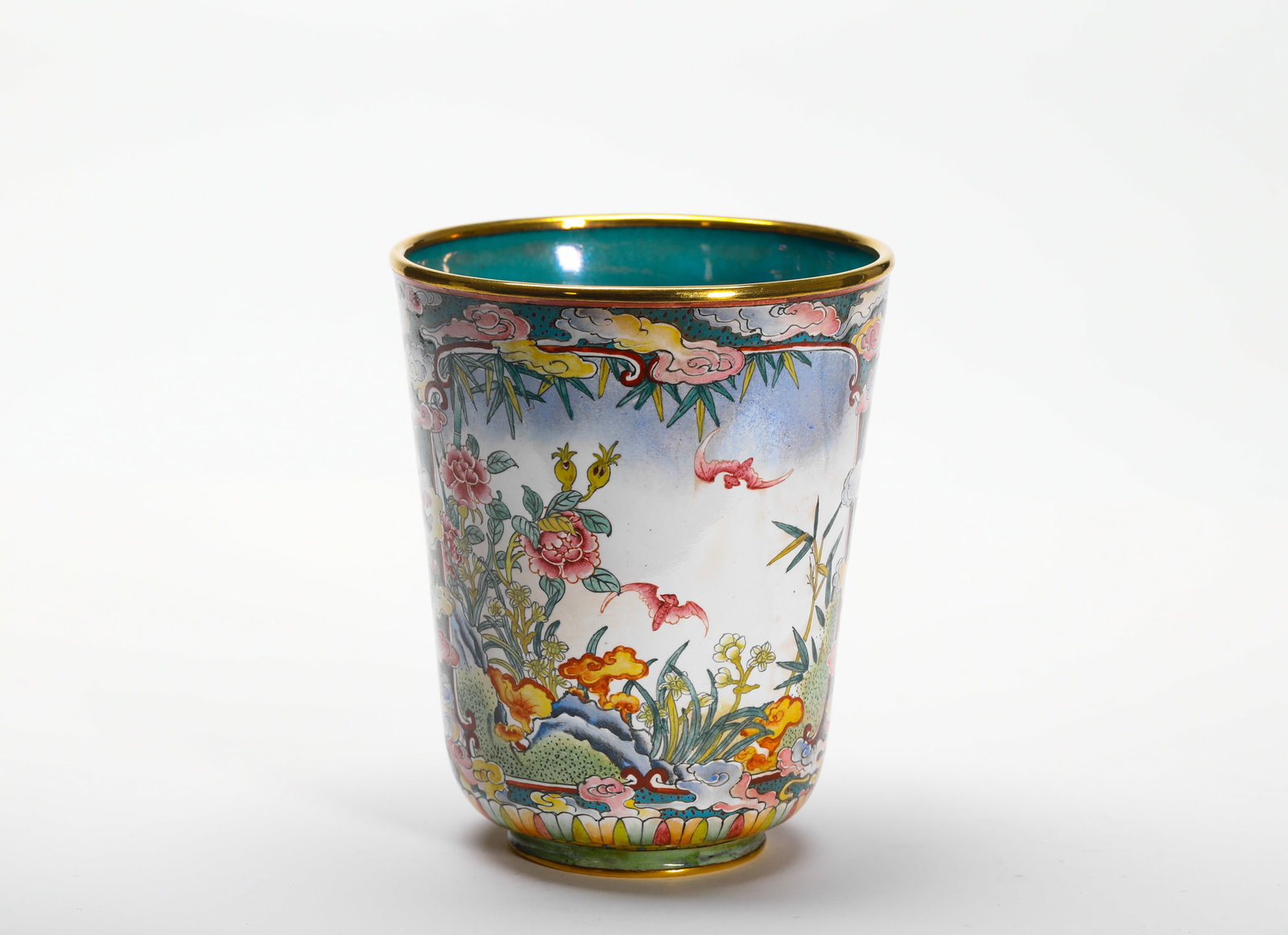 A COPPER-PAINTED ENAMEL CUP WITH FLORAL PATTERNS OF EMPEROR QIANLONG OF THE QING DYNASTY: H:9cm (3.54in) D:7.5cm (2.95in) Weight:210g (0.46lb)This is a Qing-dynasty copper-body painted enamel cup bearing the mark ??Qianlong Nian Zhi??. Decorated with a "blessings present" floral motif, com