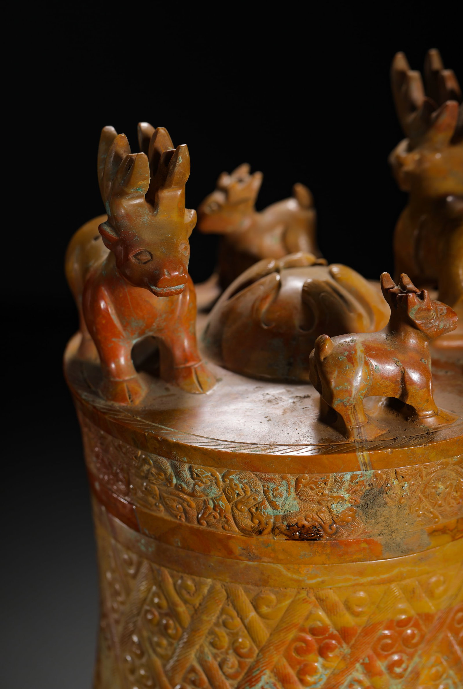 HAN DYNASTY RED JADE DEER-PATTERNED THREE-LEGGED CYLINDRICAL OBJECT - 2