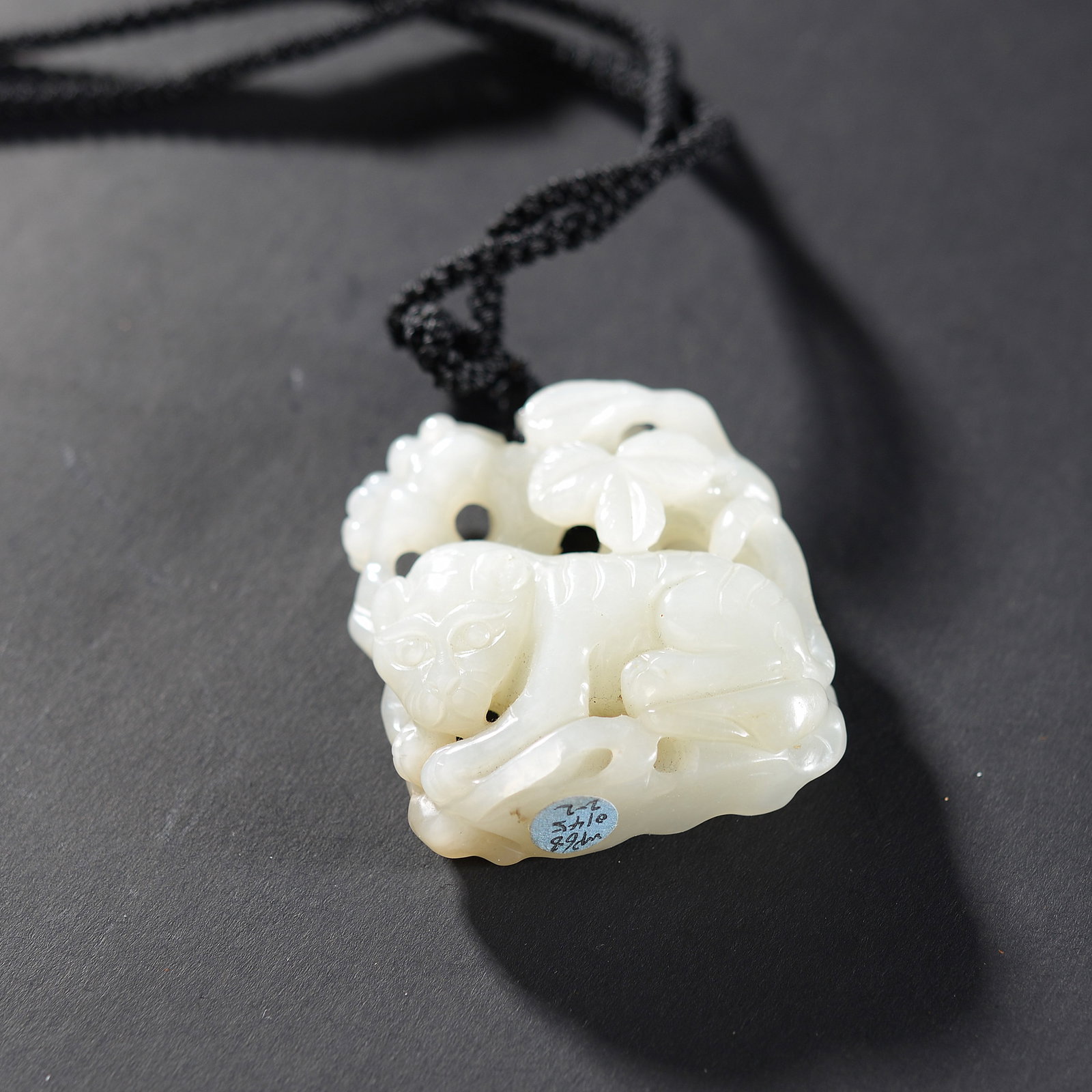 White Jade Tiger-shaped Pendant: 6.2CM*5.1CM