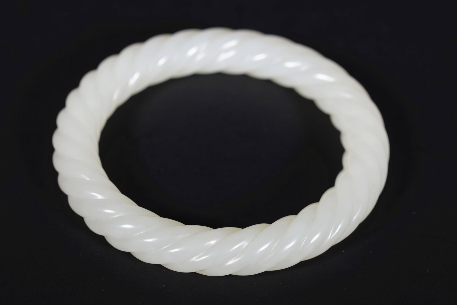 White jade bracelet - 2
