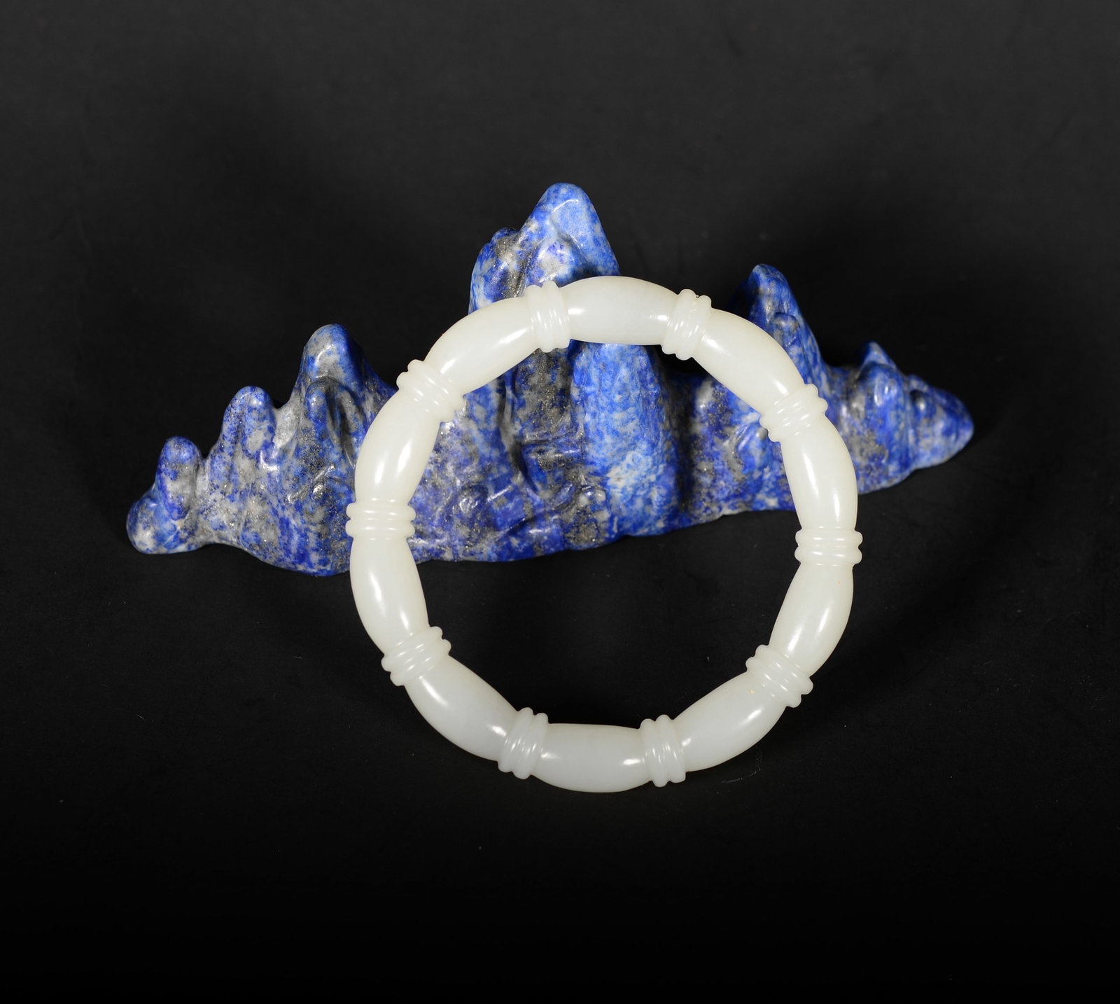 White jade bracelet: 5.8CM