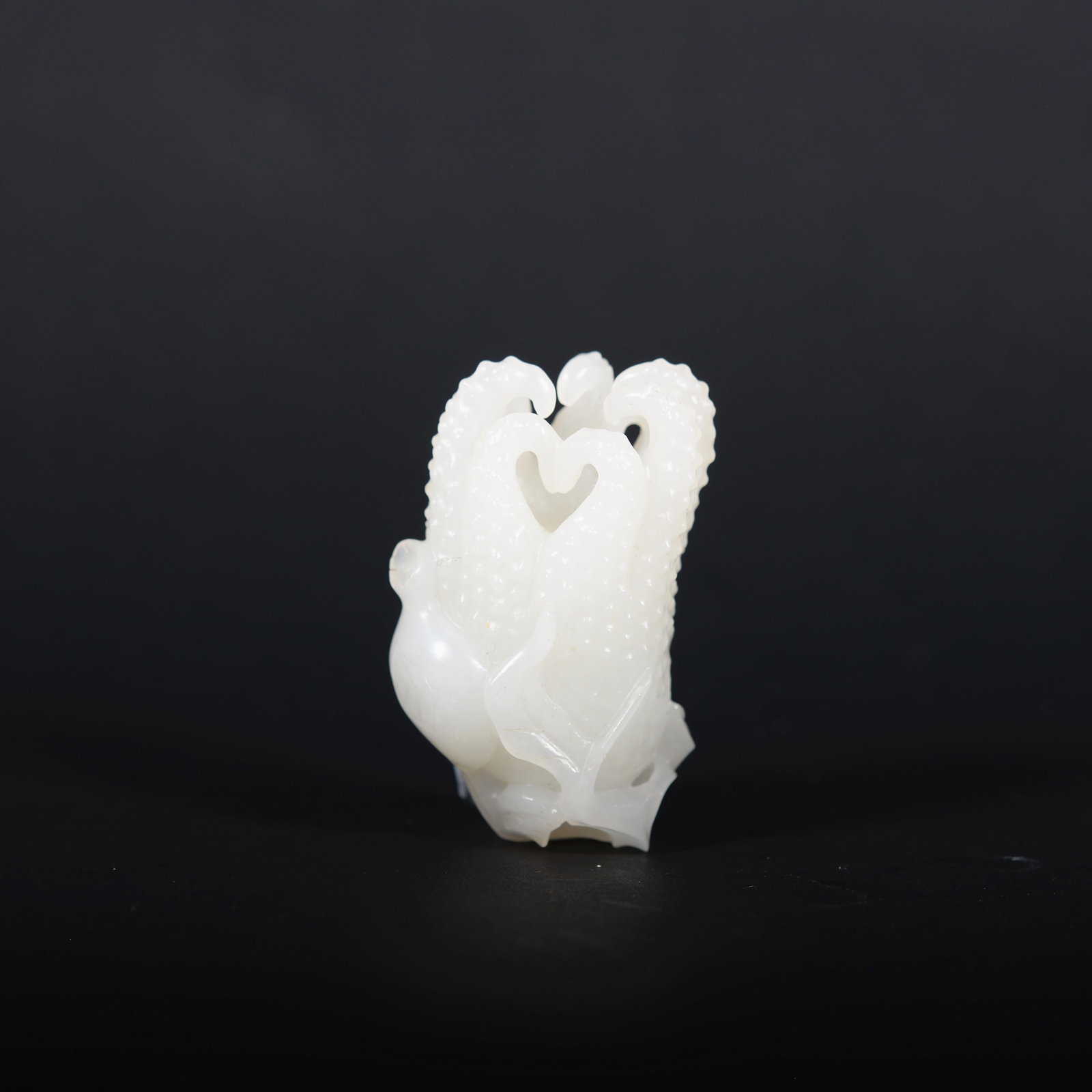 White jade Buddha hand-shaped carving