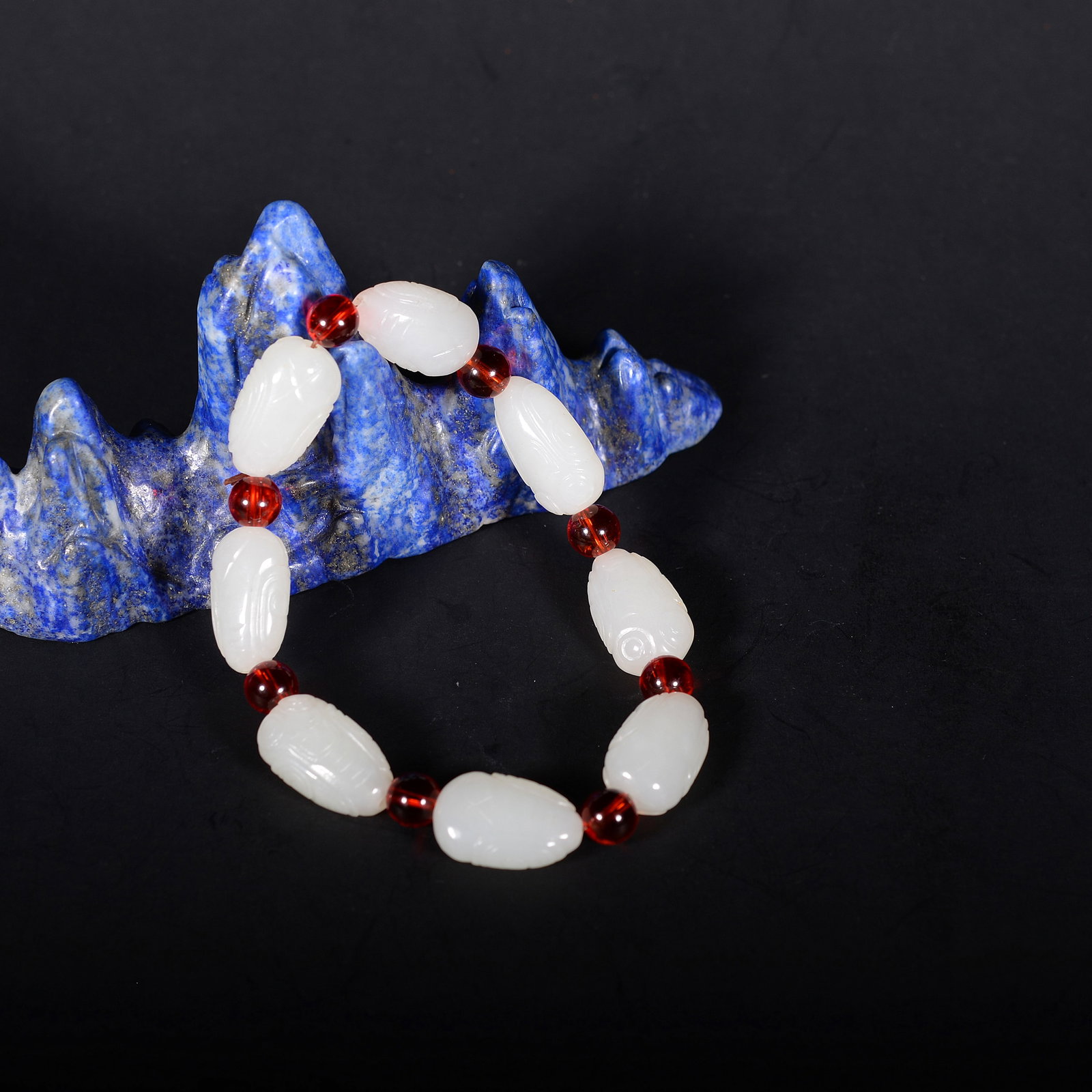 White Jade Cicada-shaped Bracelet: 2.1CM*1.3CM