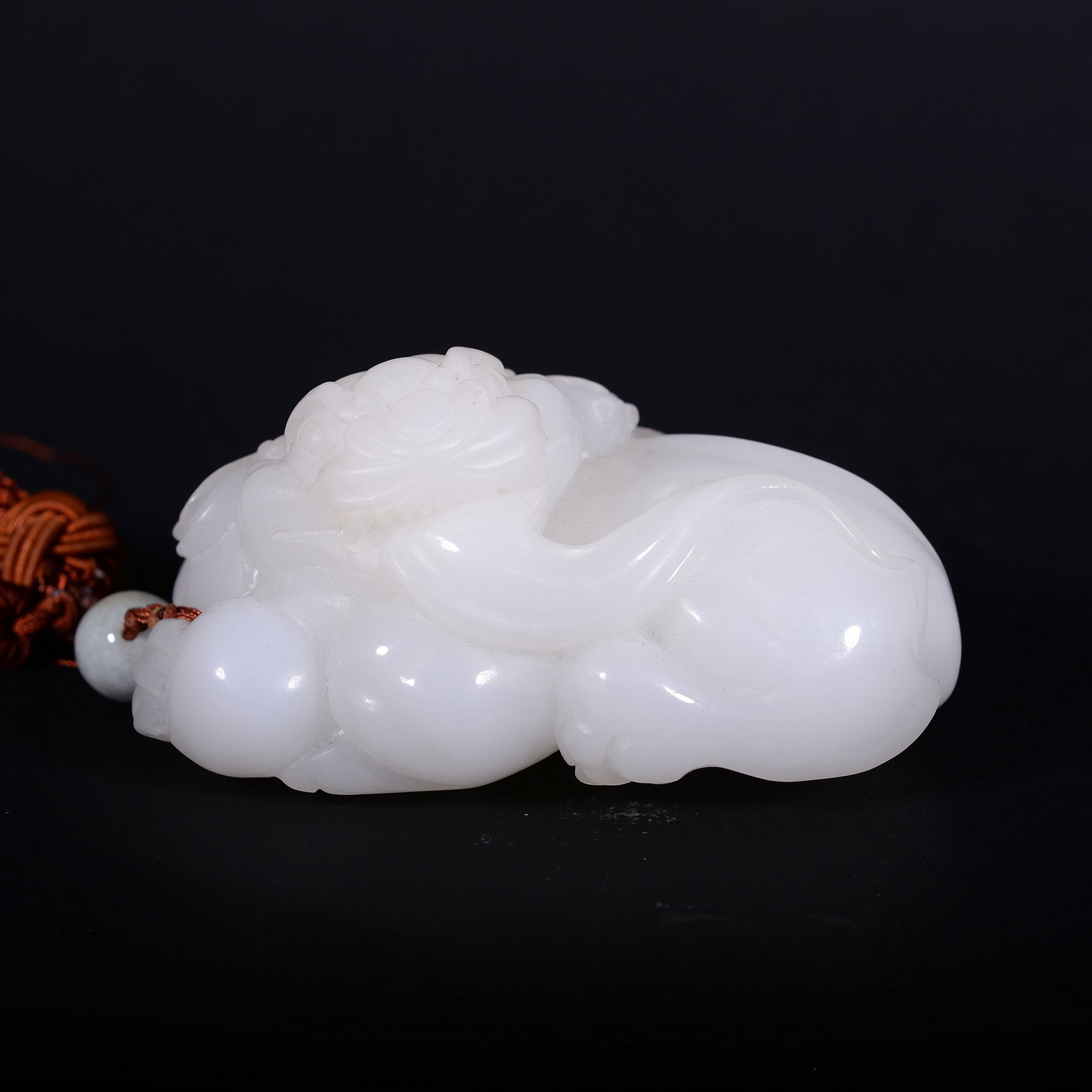 White jade beast-shaped handpiece - 2