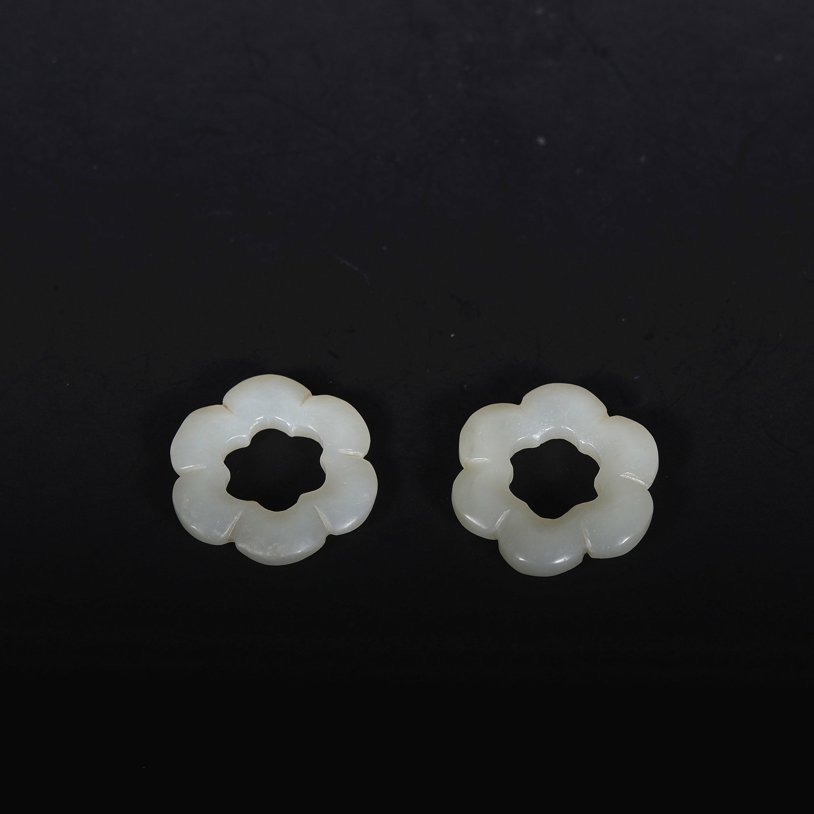 White Jade Peony Ring: 3CM